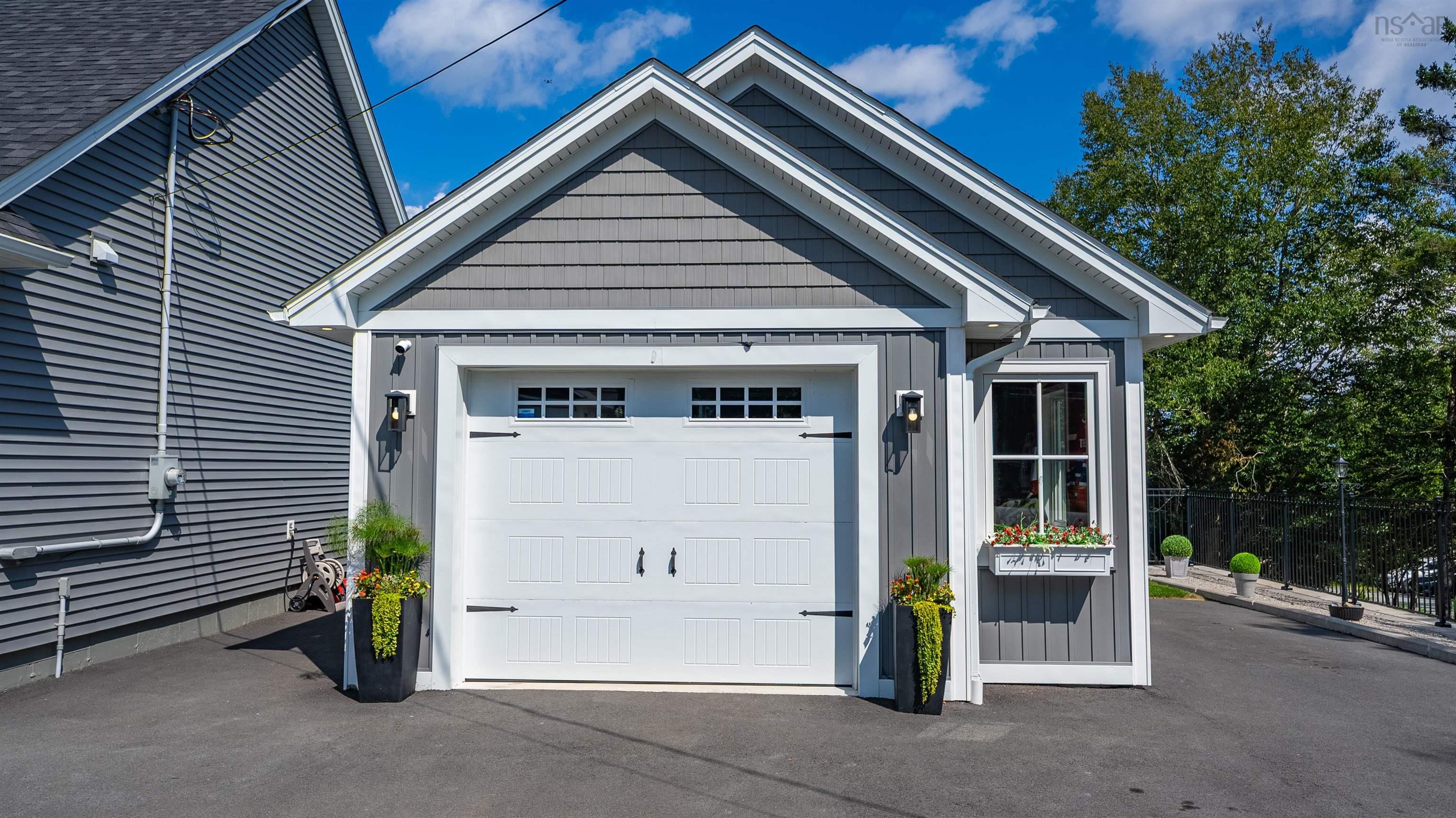$1,695,000.00: 389 Myra Road, Porters Lake