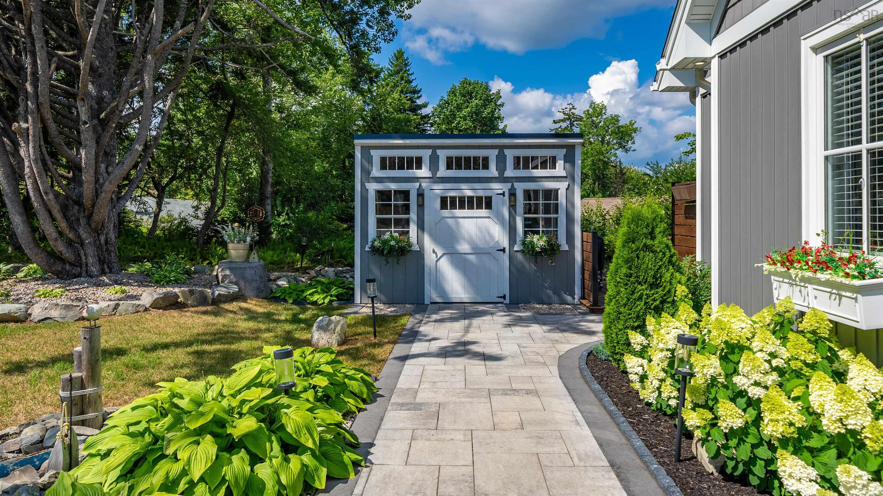 $1,695,000.00: 389 Myra Road, Porters Lake