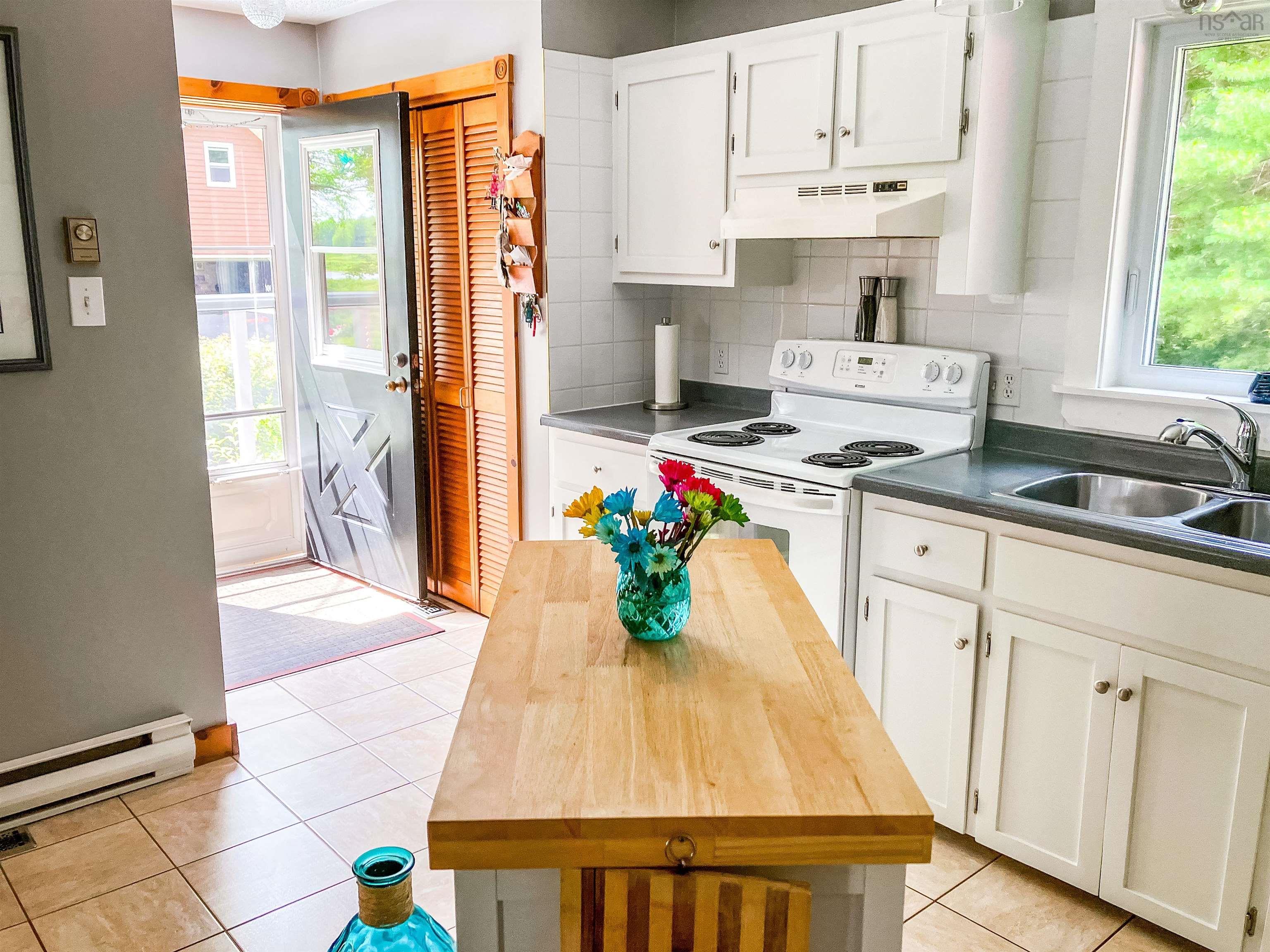 $459,000.00: 154 North Kemptville Road, Kemptville