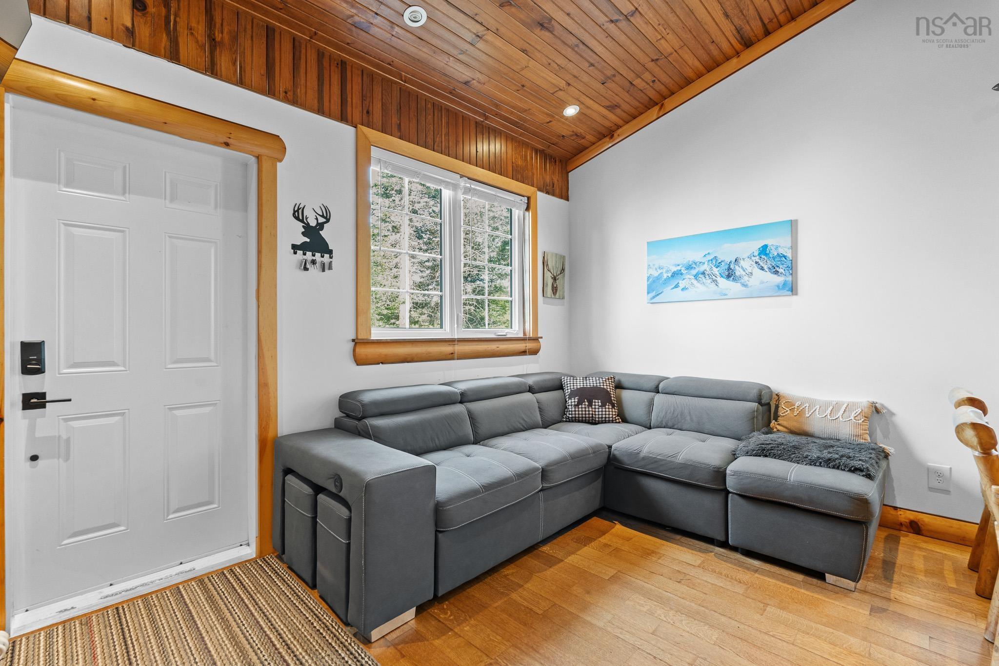 $700,000.00: 74 Lorenzos Way, Sutherland Lake