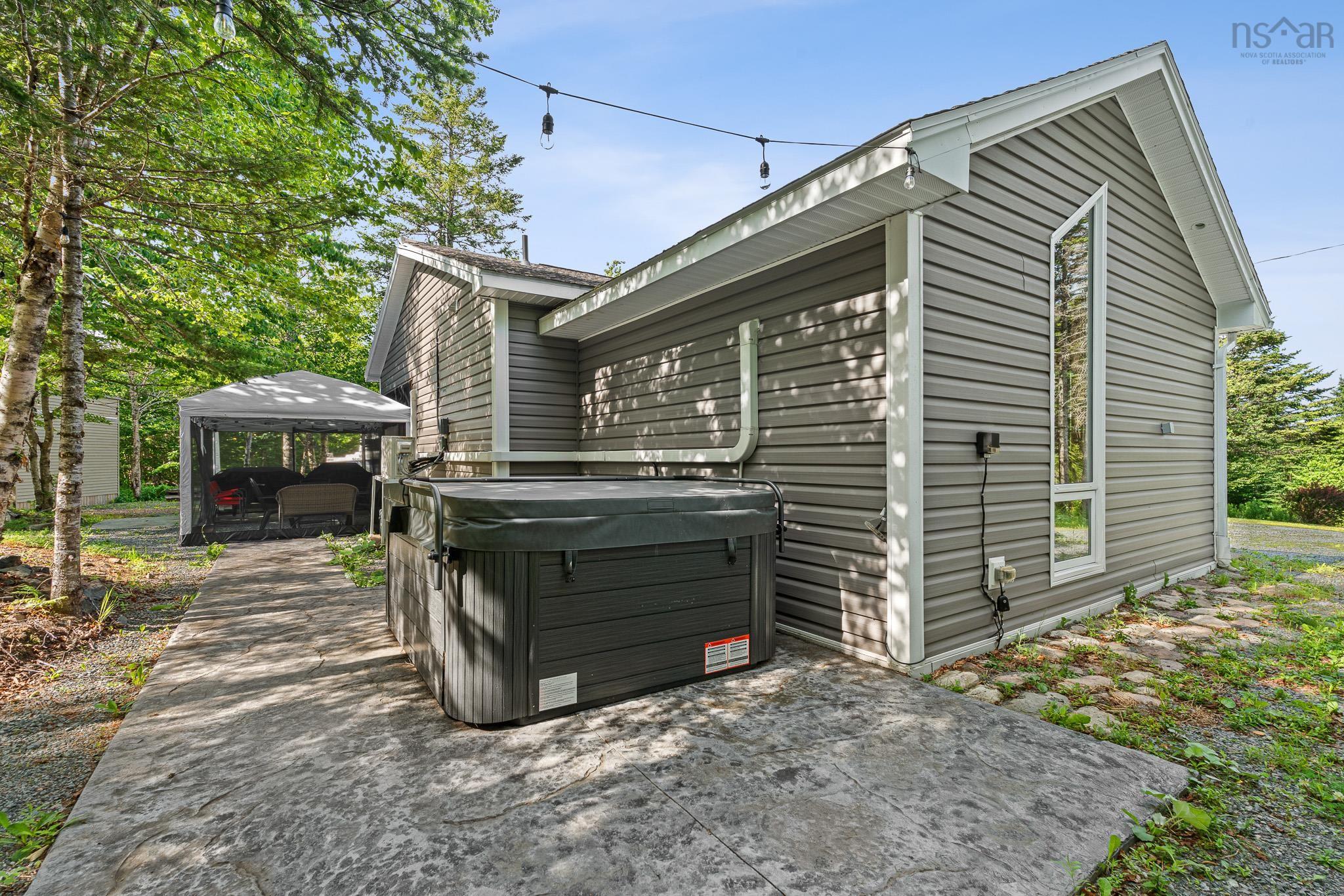 $700,000.00: 74 Lorenzos Way, Sutherland Lake