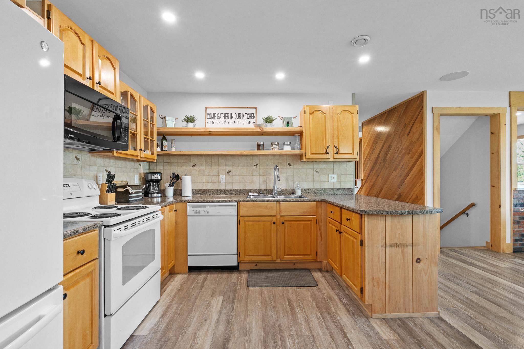 $700,000.00: 74 Lorenzos Way, Sutherland Lake