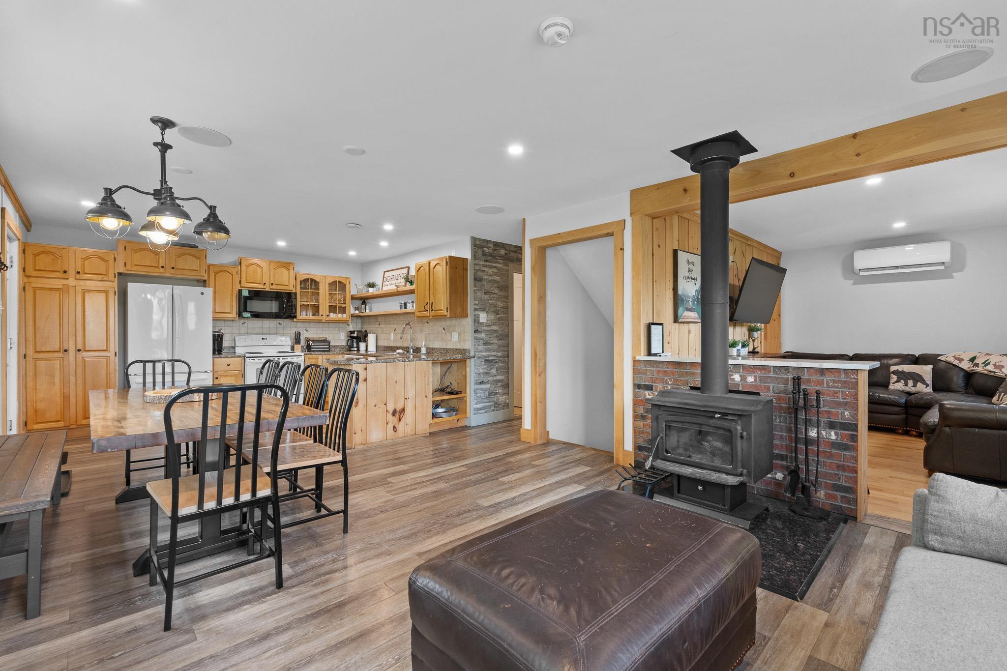 $700,000.00: 74 Lorenzos Way, Sutherland Lake