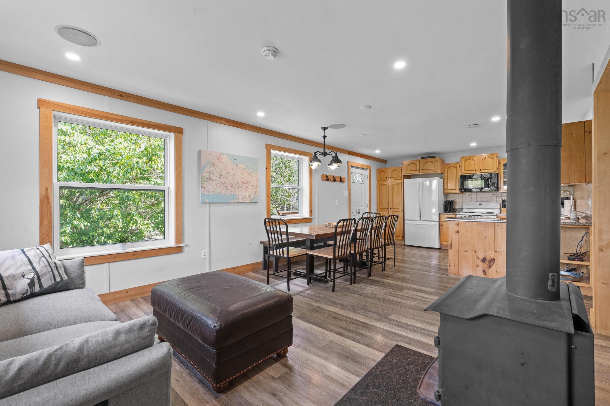 $700,000.00: 74 Lorenzos Way, Sutherland Lake