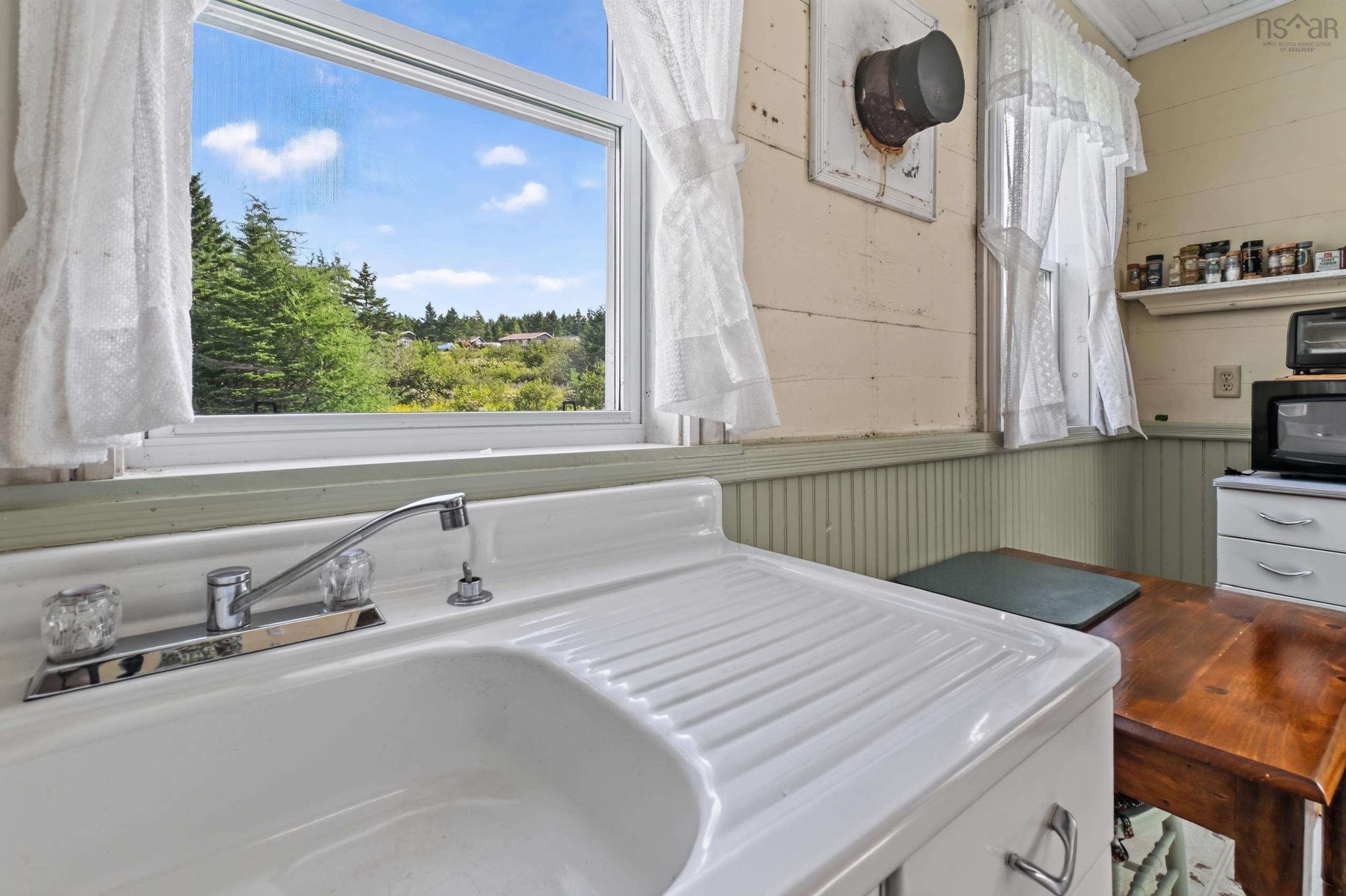 $449,000.00: 2121 Loch Lomond Road, Loch Lomond