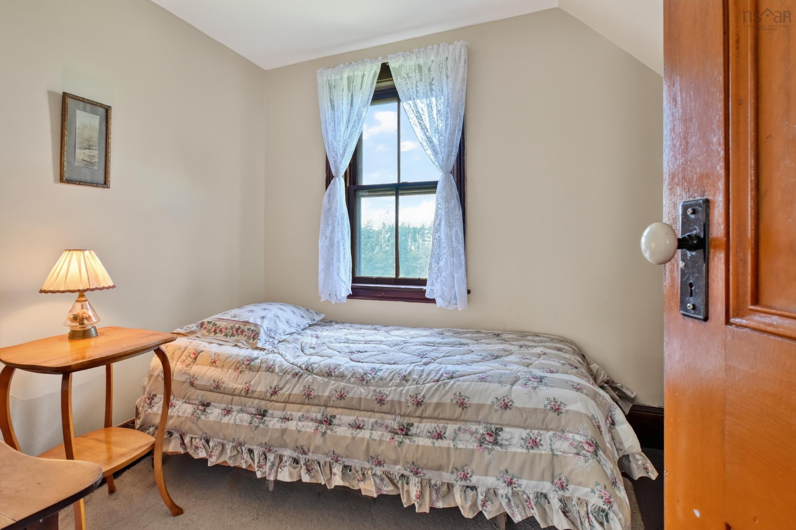 $449,000.00: 2121 Loch Lomond Road, Loch Lomond