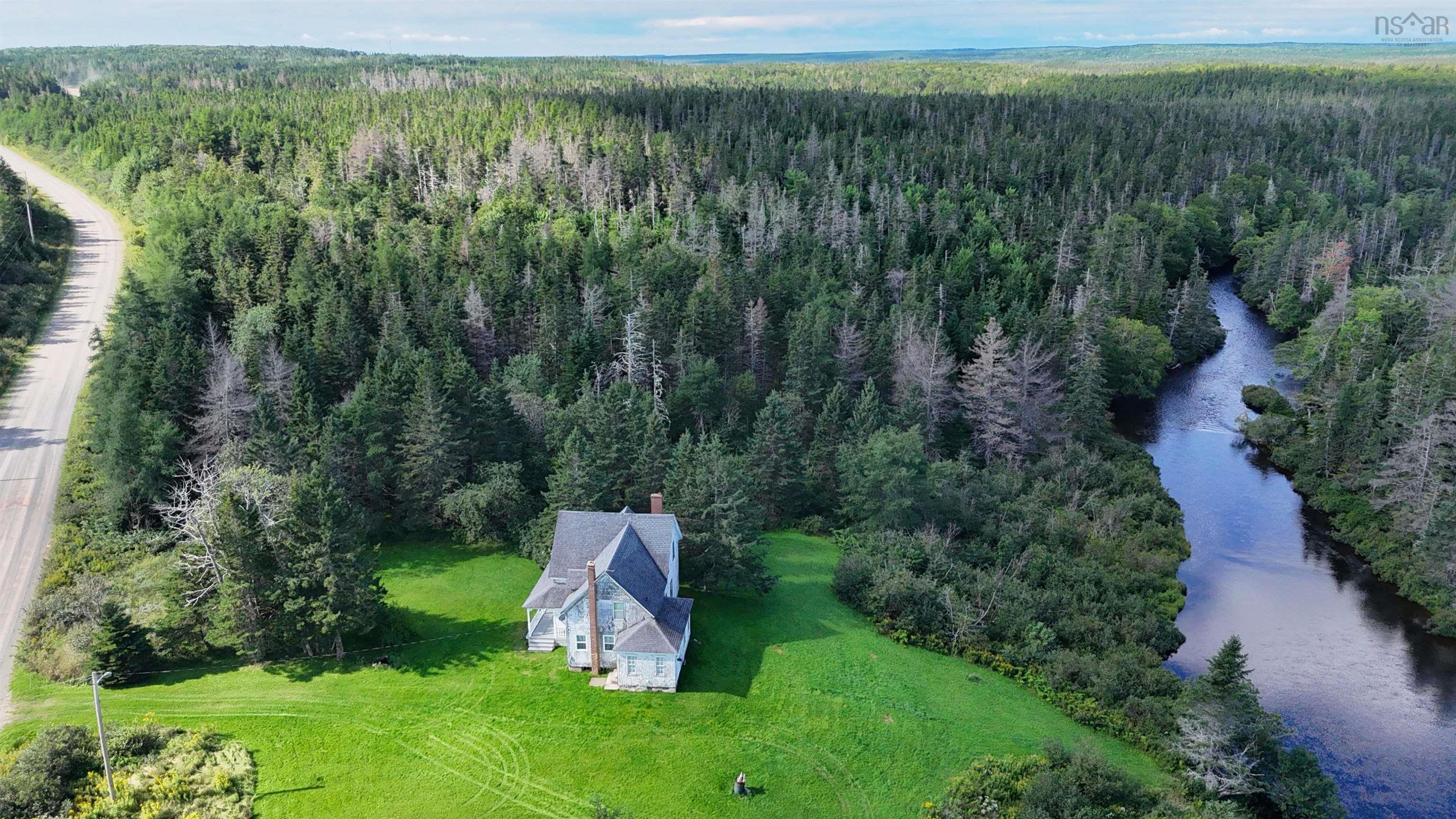 $449,000.00: 2121 Loch Lomond Road, Loch Lomond