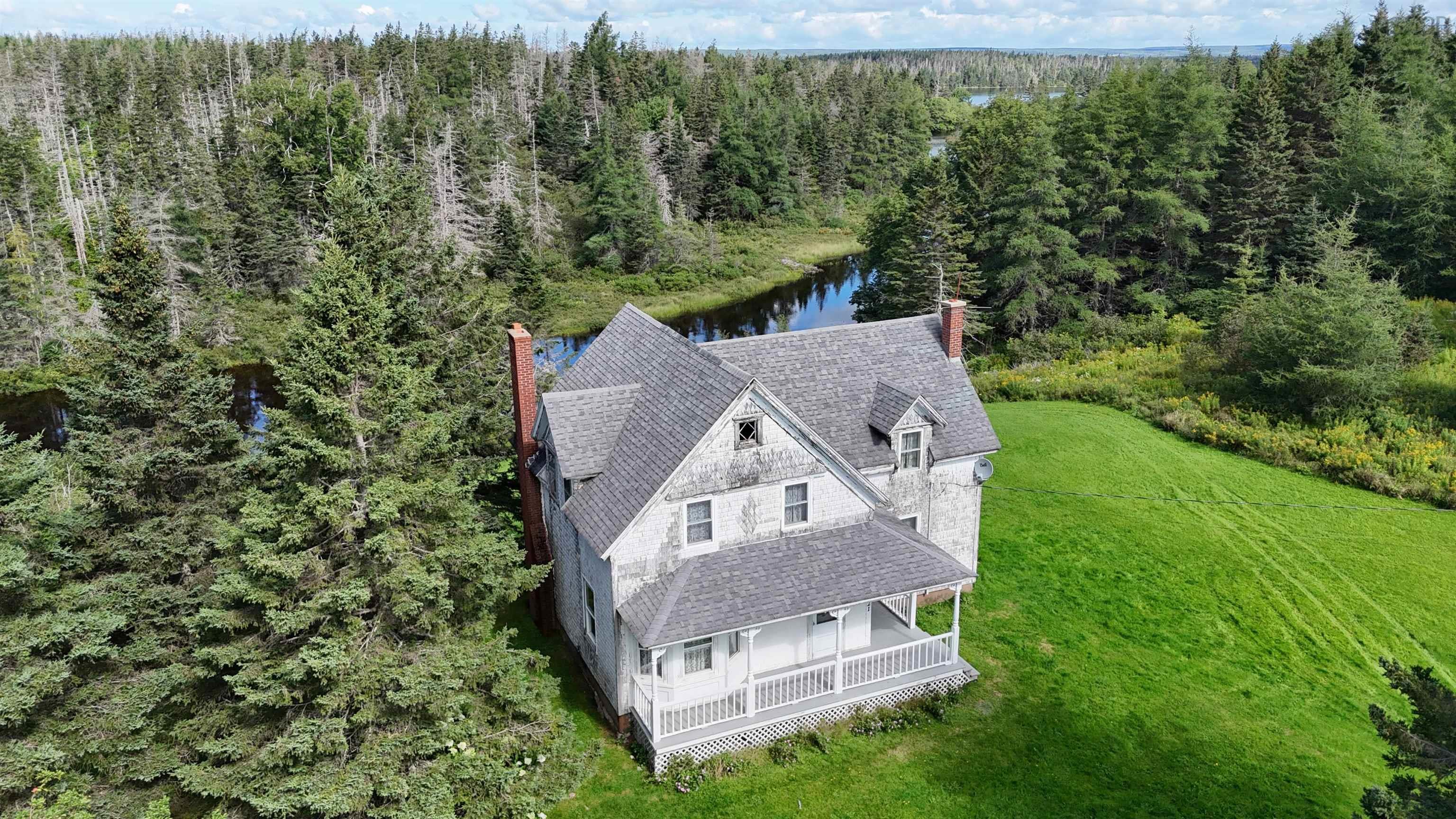 $449,000.00: 2121 Loch Lomond Road, Loch Lomond