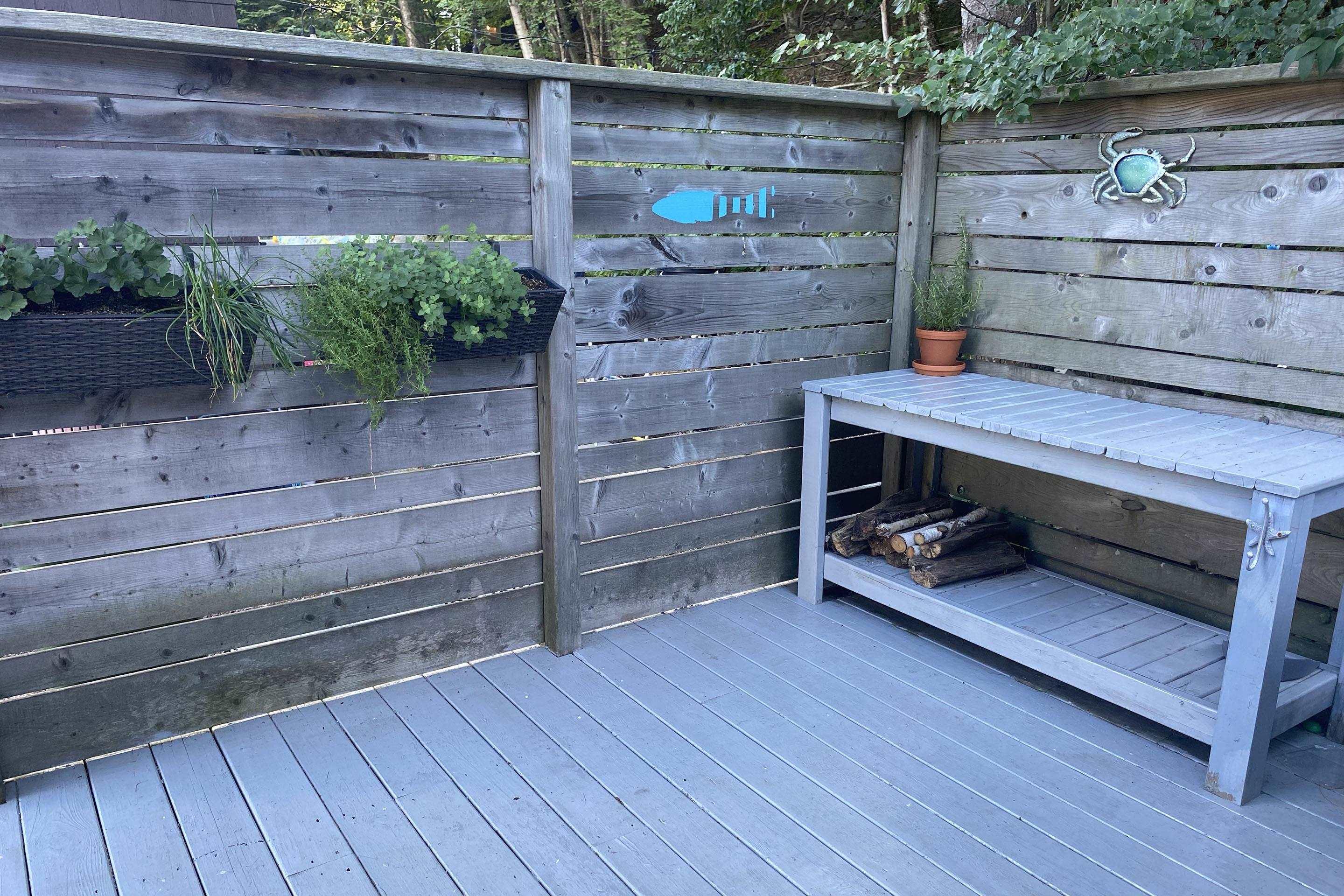 1237 Purcells Cove Road, Halifax, NS (MLS® 202622232) — Wood-tone fencing with a built-in planter