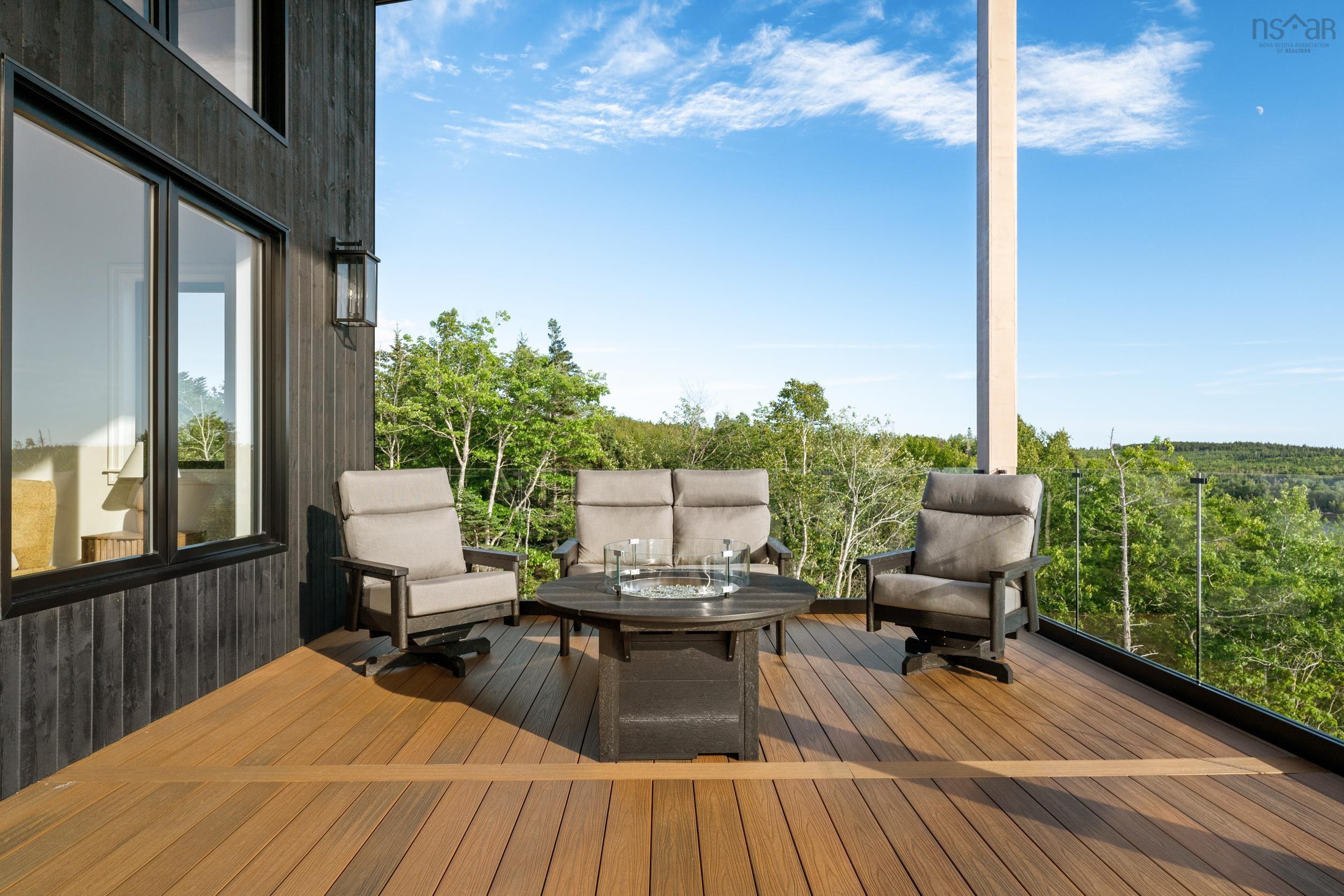 $2,474,000.00: 23 Anchors Way, East River Point