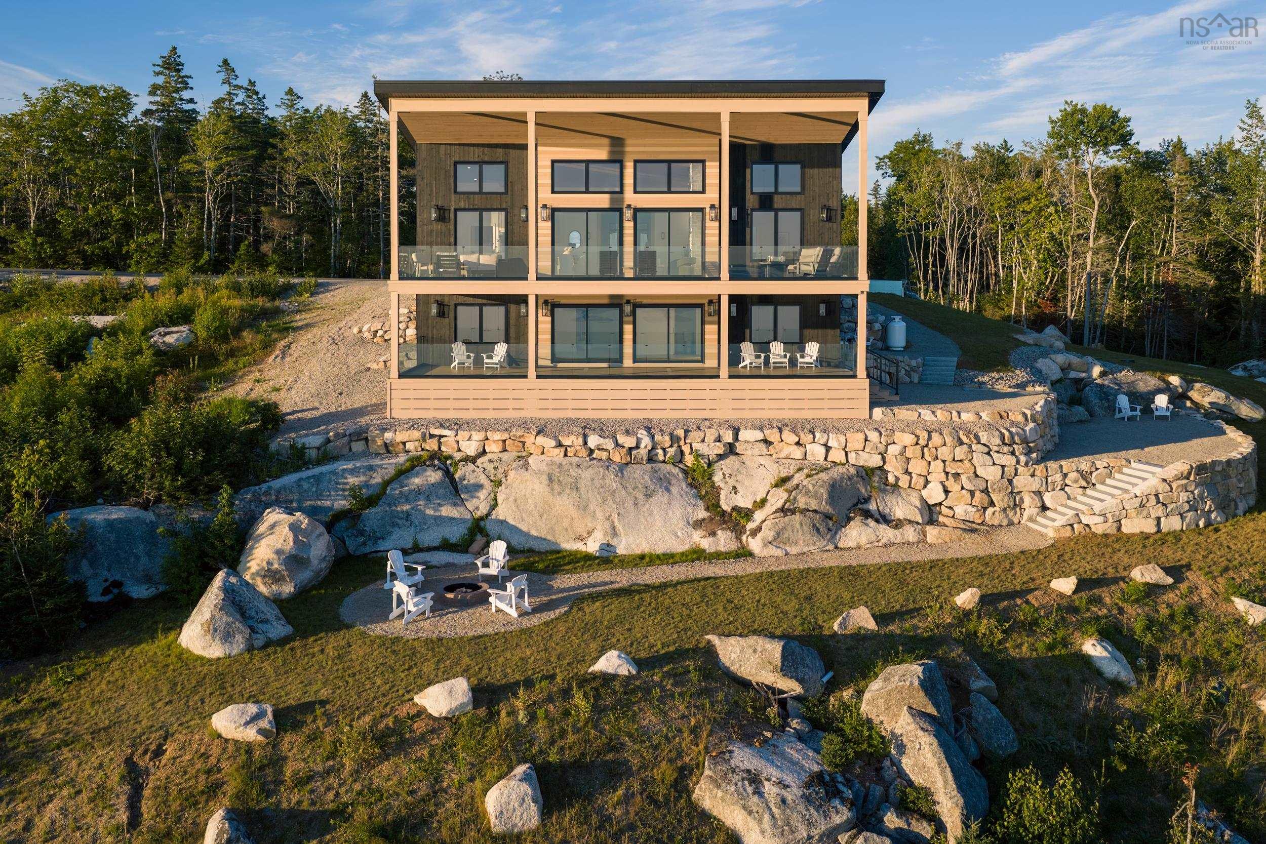 $2,474,000.00: 23 Anchors Way, East River Point