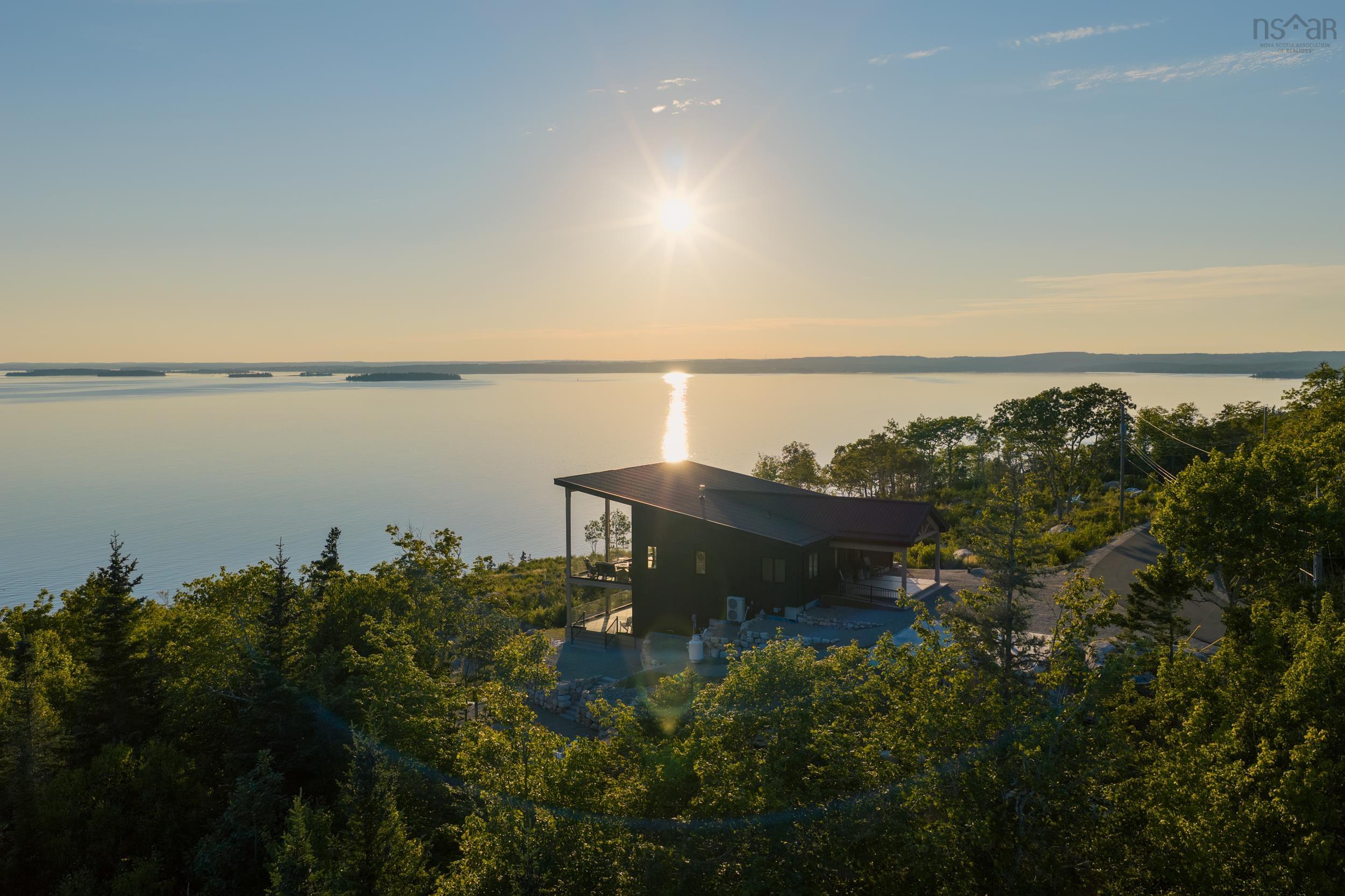 $2,474,000.00: 23 Anchors Way, East River Point
