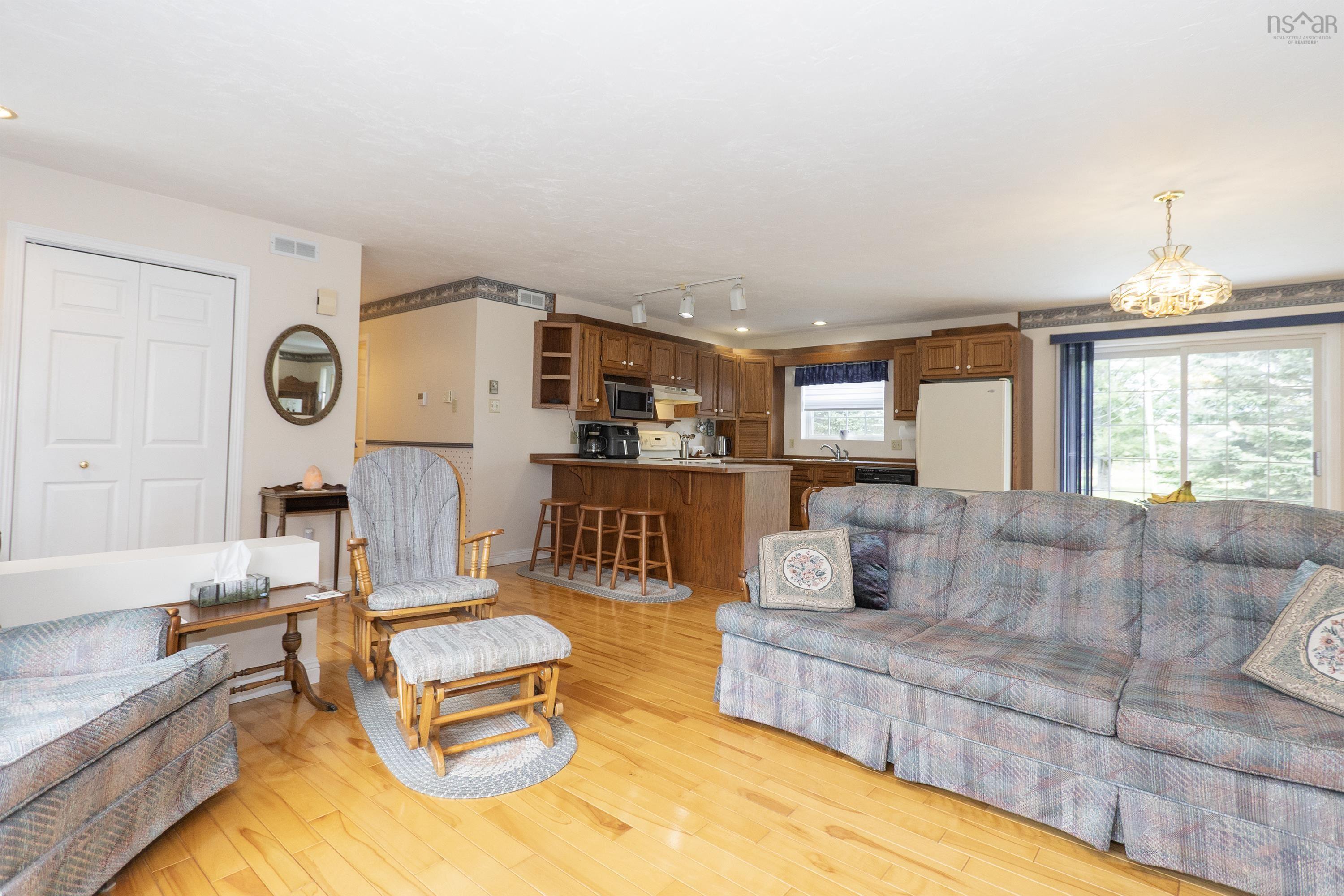 $399,900.00: 125 Fox Ranch Road, East Amherst