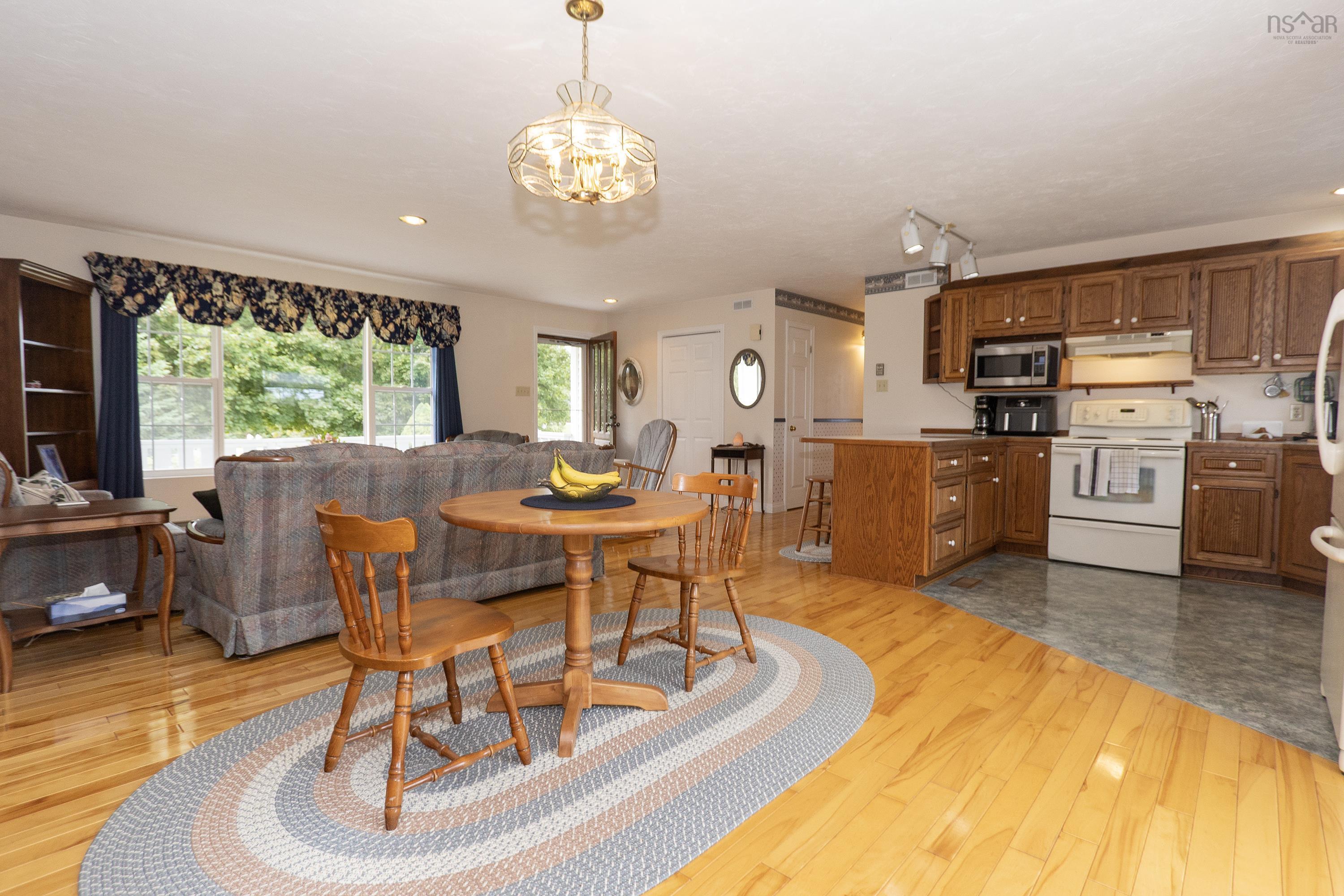 $399,900.00: 125 Fox Ranch Road, East Amherst