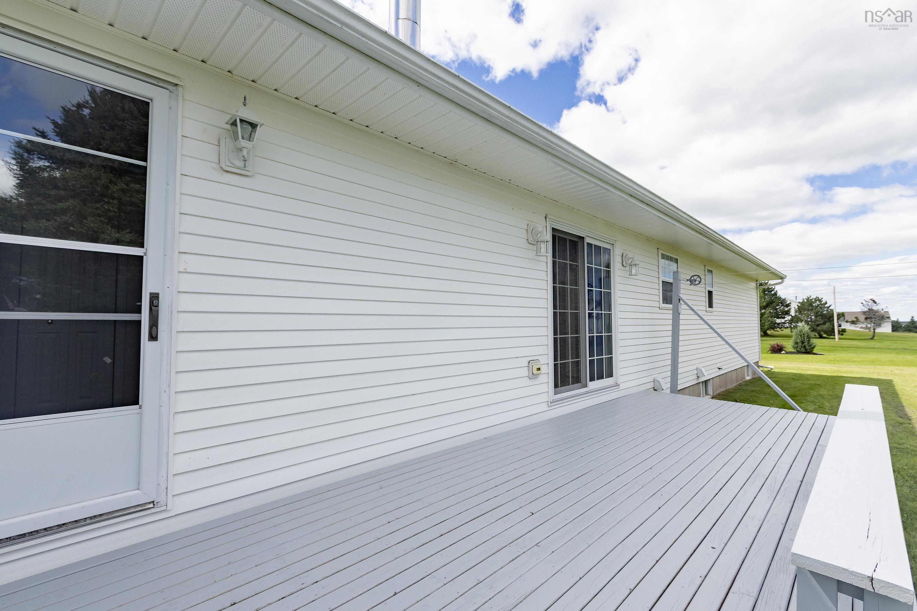 $399,900.00: 125 Fox Ranch Road, East Amherst