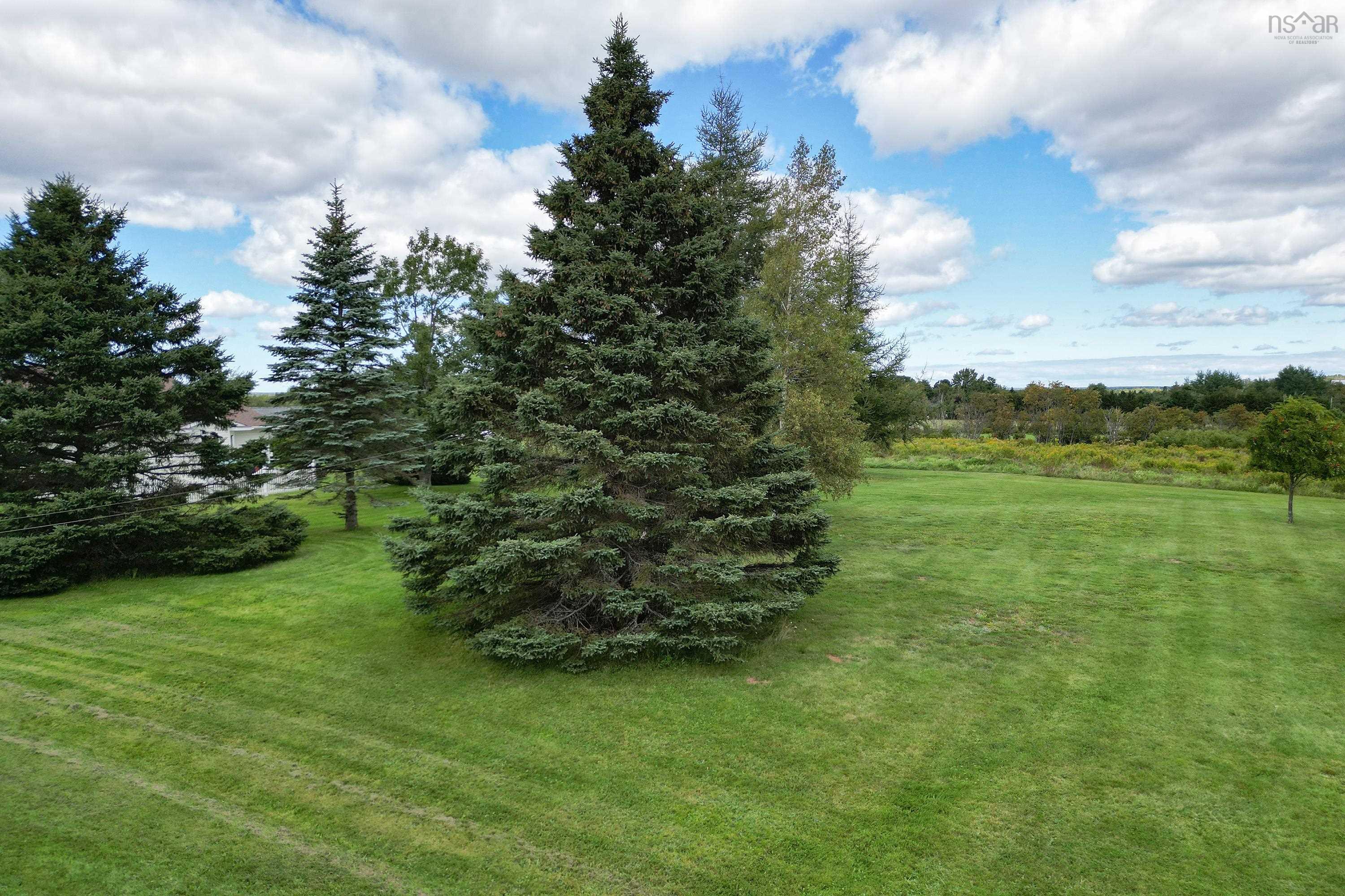 $399,900.00: 125 Fox Ranch Road, East Amherst