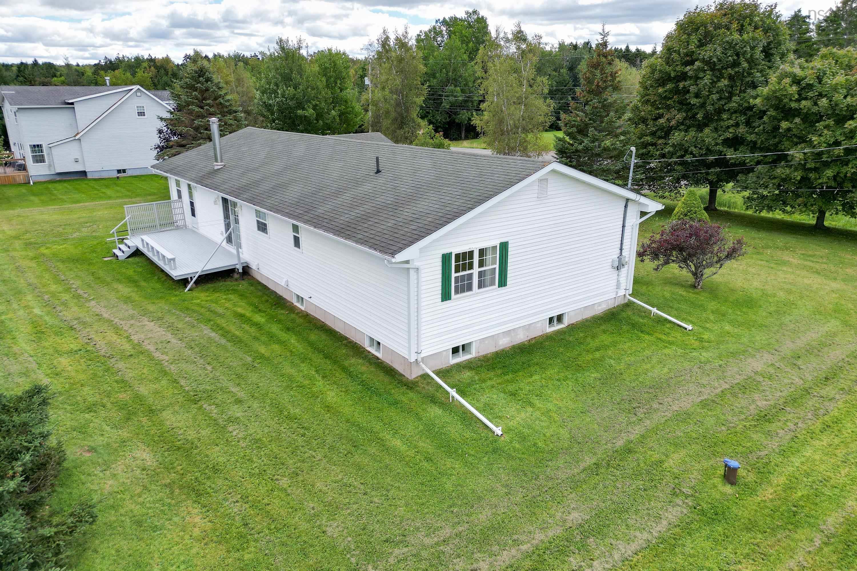 $399,900.00: 125 Fox Ranch Road, East Amherst