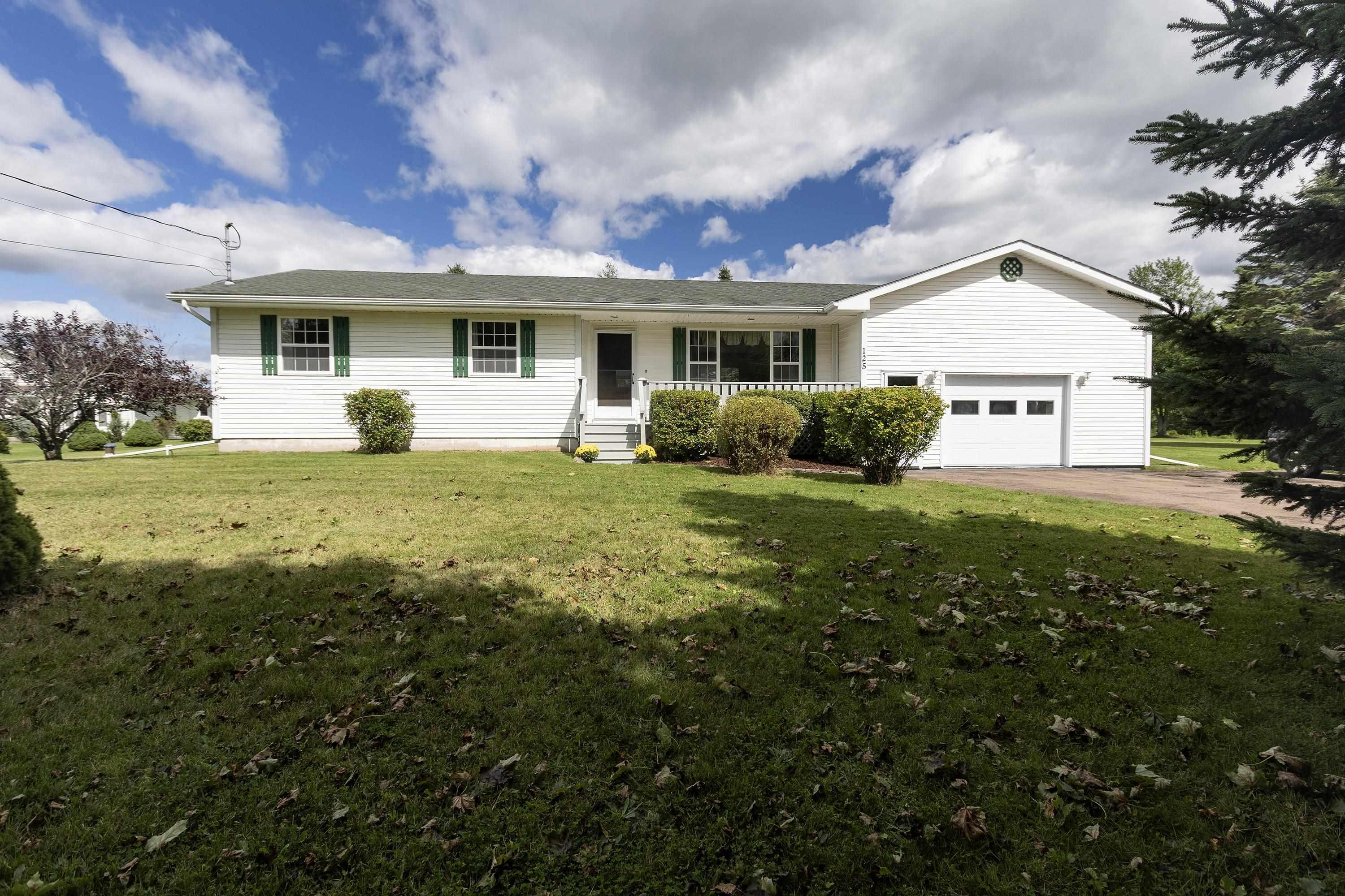 $399,900.00: 125 Fox Ranch Road, East Amherst