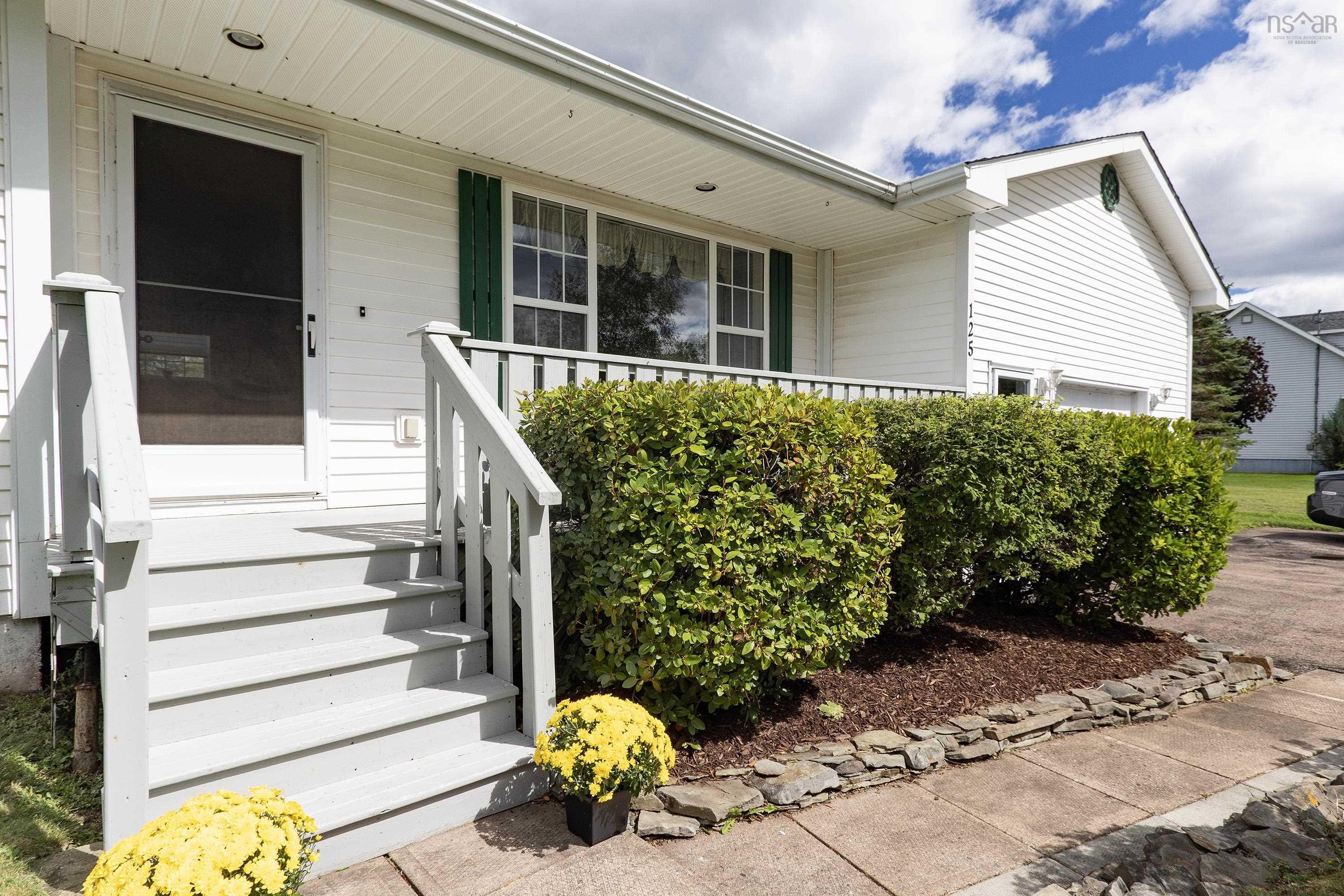 $399,900.00: 125 Fox Ranch Road, East Amherst