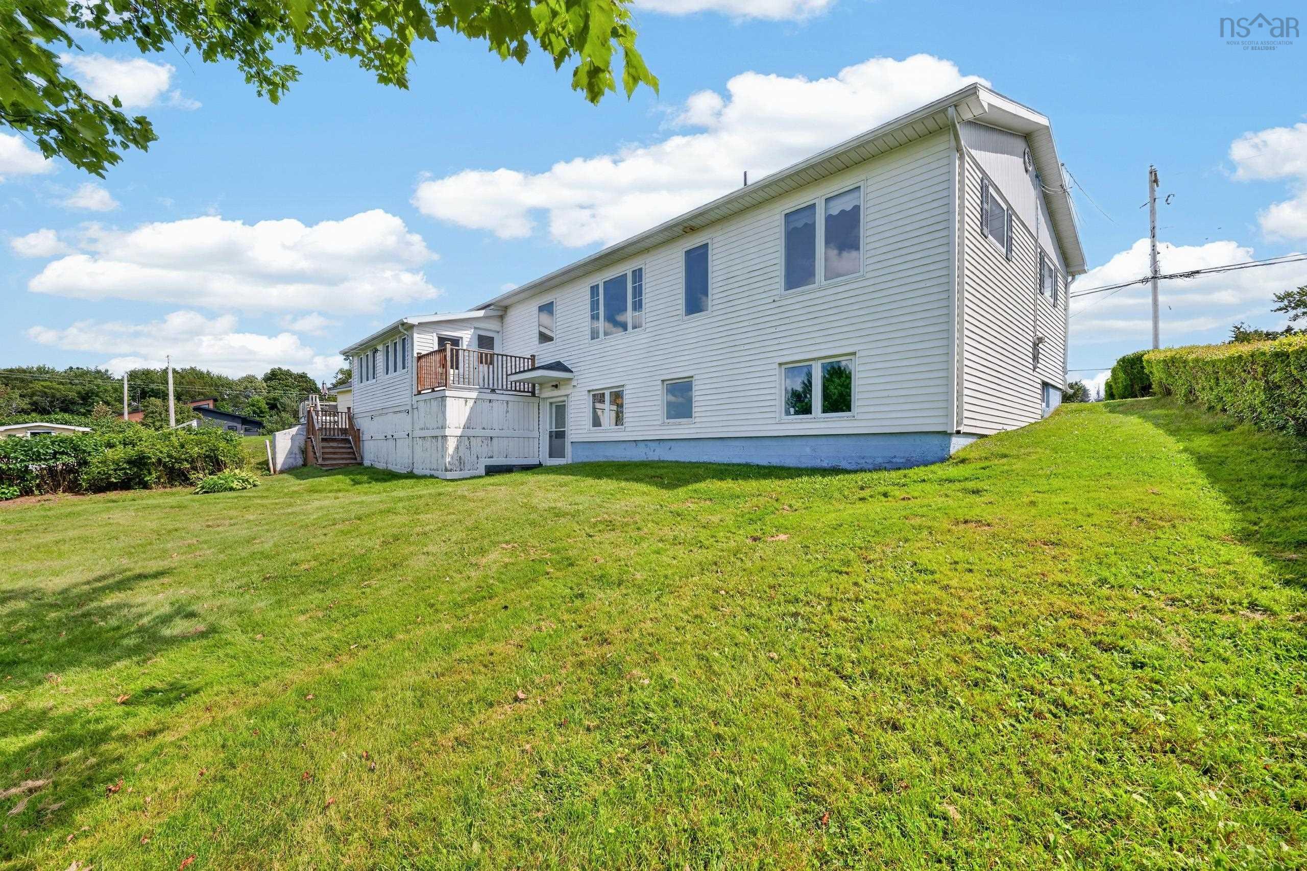 $379,000.00: 2034 Kings Road, Howie Centre