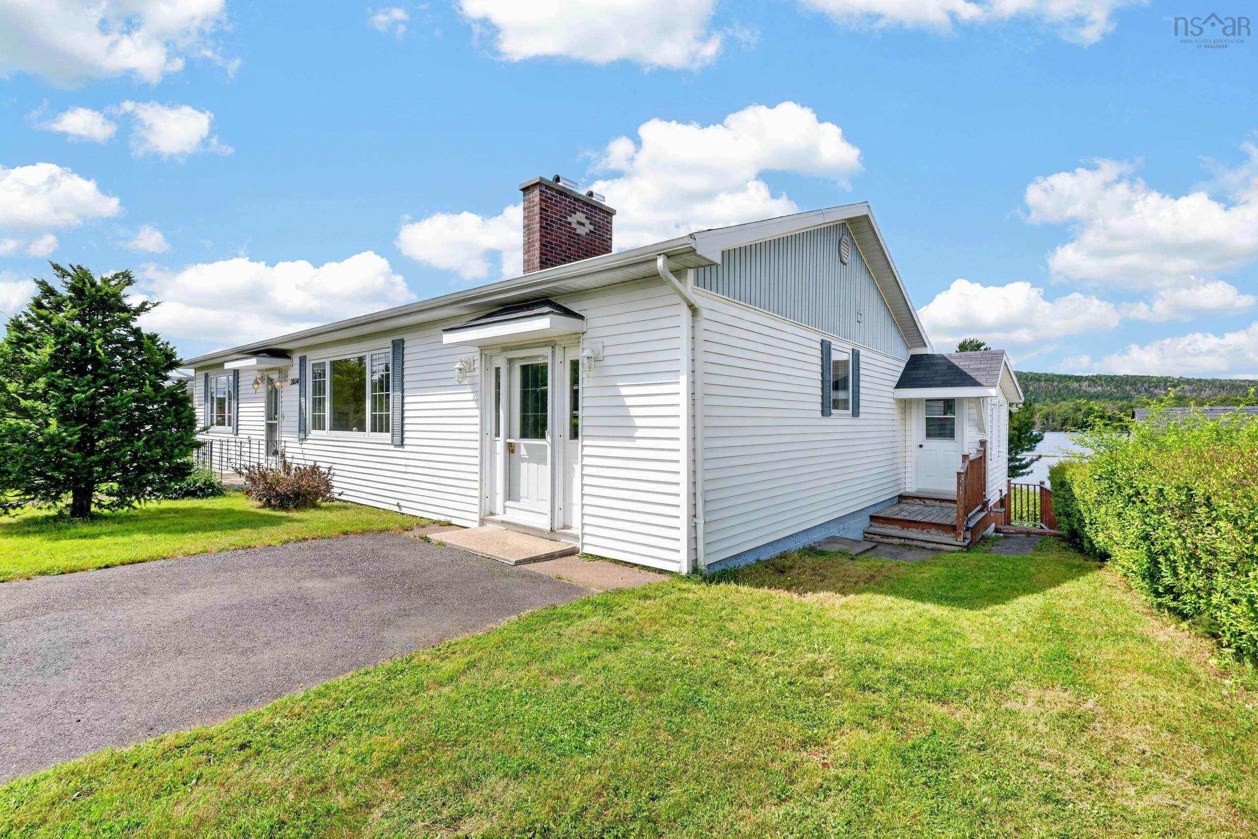 $379,000.00: 2034 Kings Road, Howie Centre