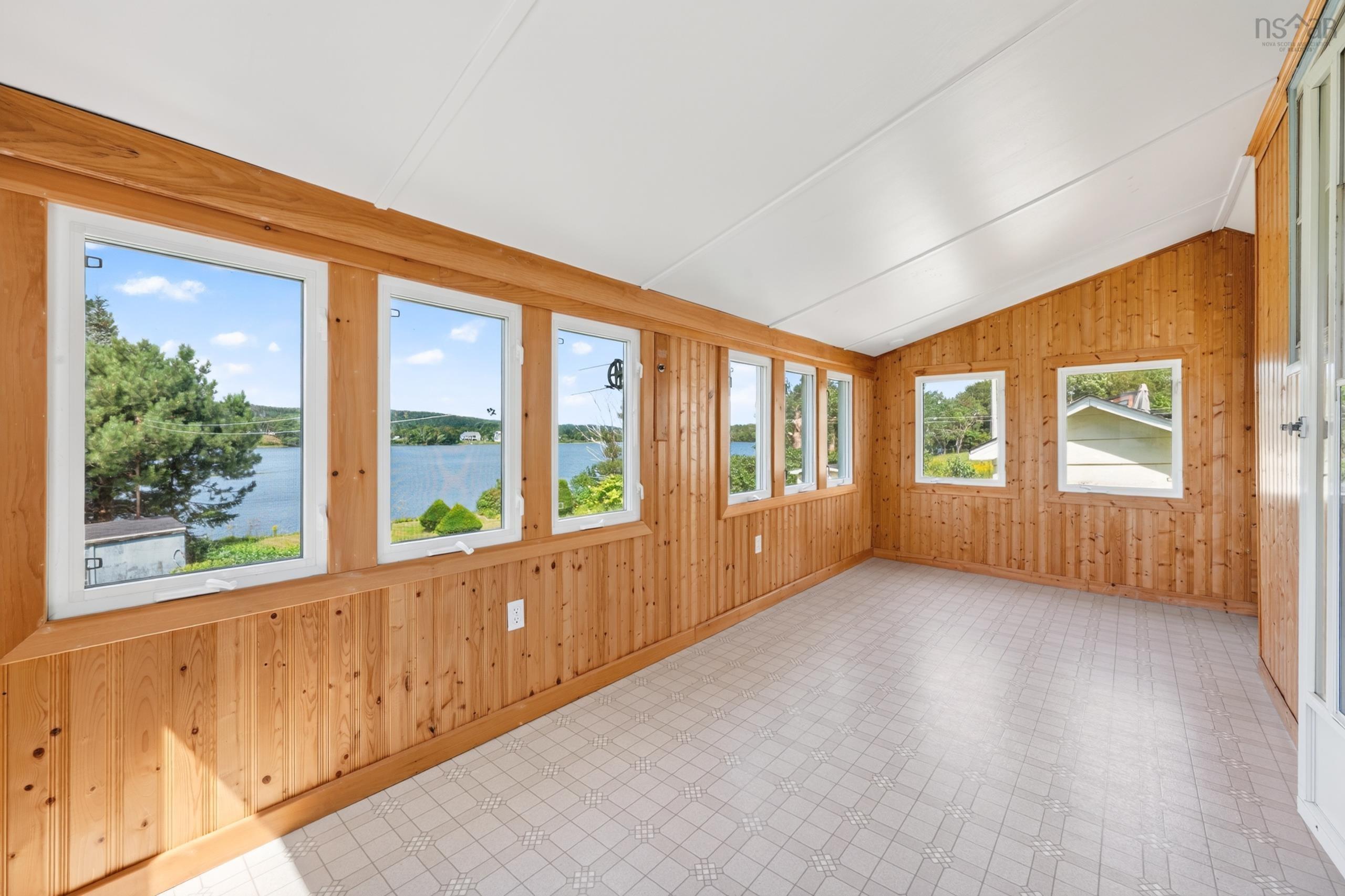 $379,000.00: 2034 Kings Road, Howie Centre