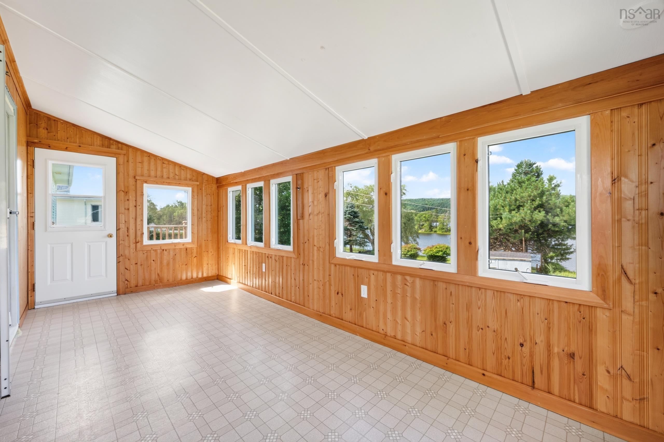 $379,000.00: 2034 Kings Road, Howie Centre