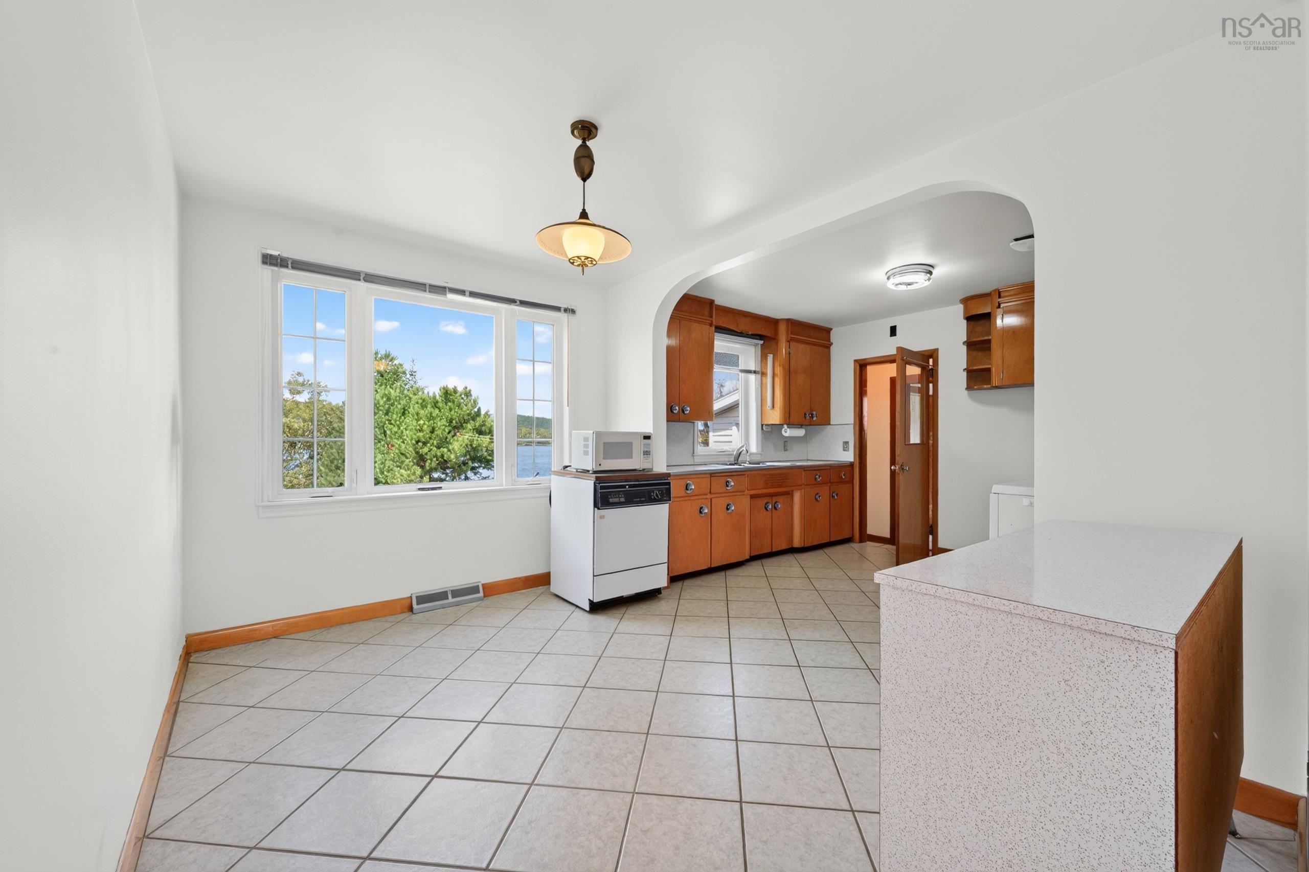 $379,000.00: 2034 Kings Road, Howie Centre