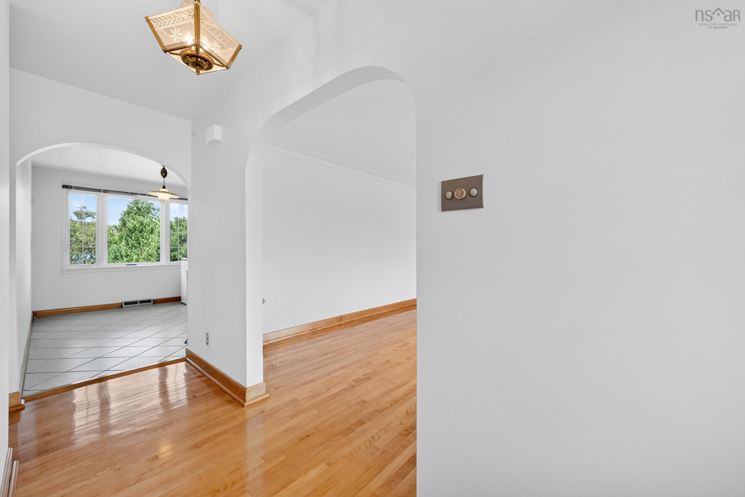 $379,000.00: 2034 Kings Road, Howie Centre
