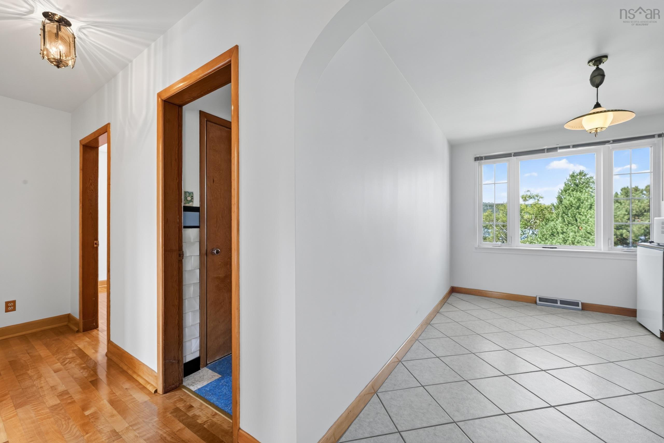 $379,000.00: 2034 Kings Road, Howie Centre