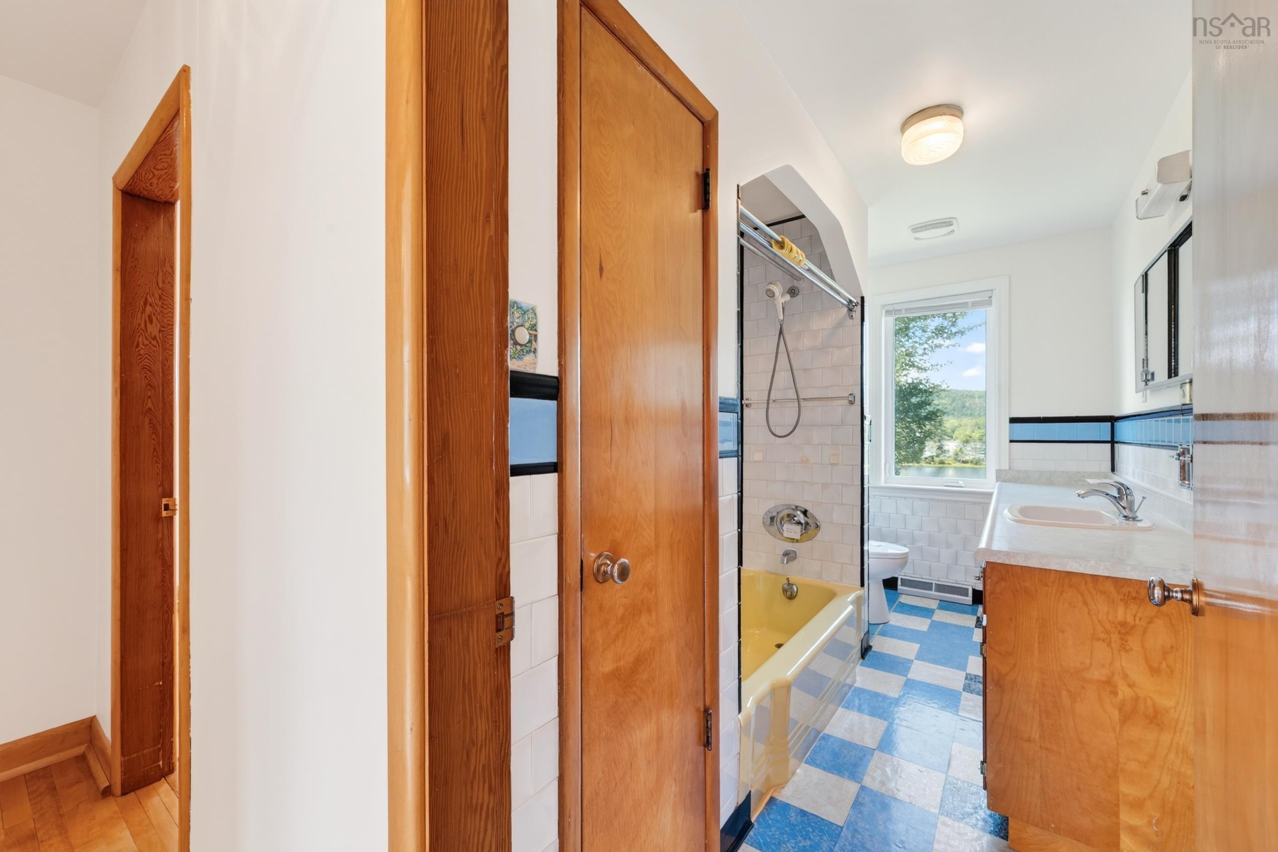 $379,000.00: 2034 Kings Road, Howie Centre