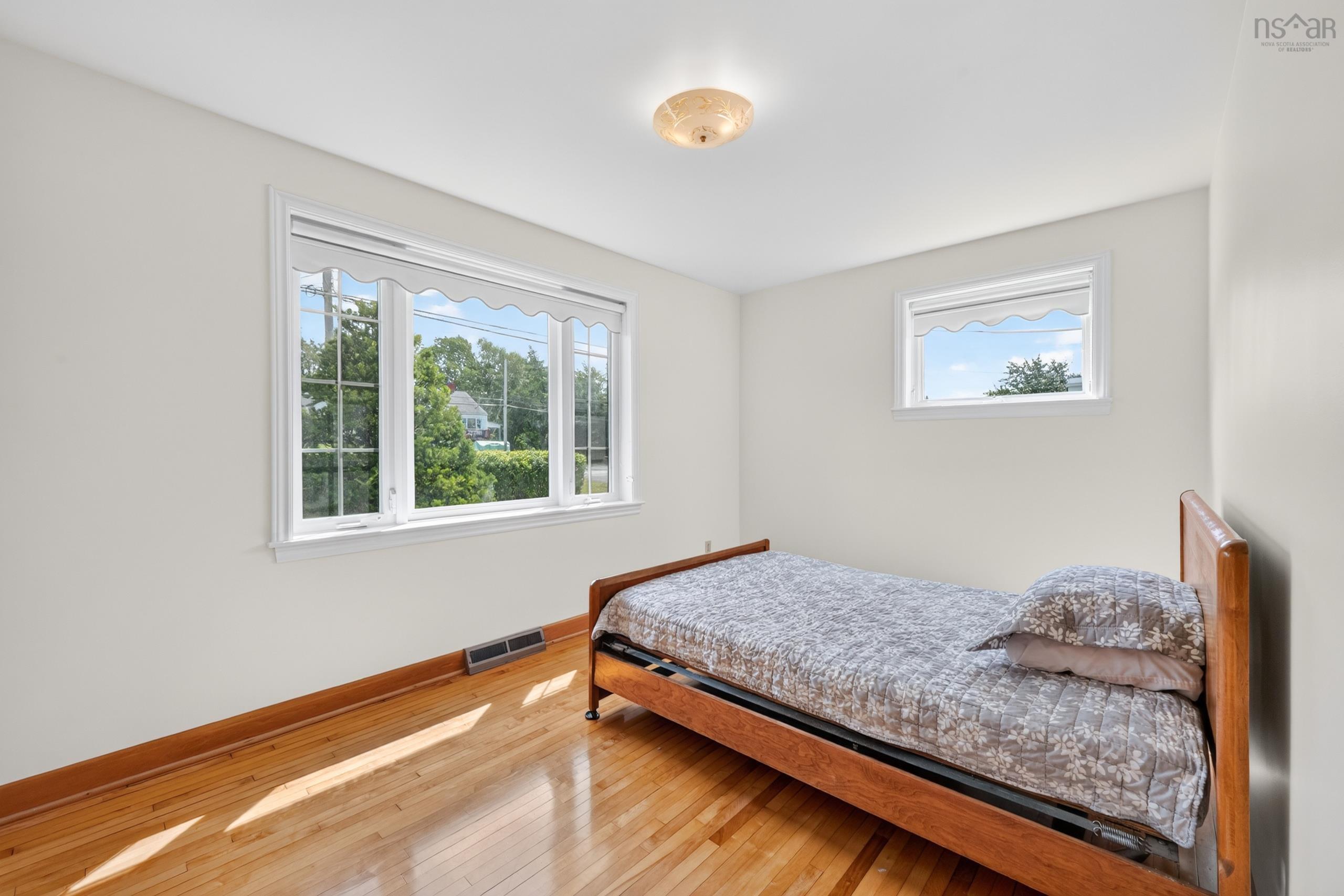 $379,000.00: 2034 Kings Road, Howie Centre