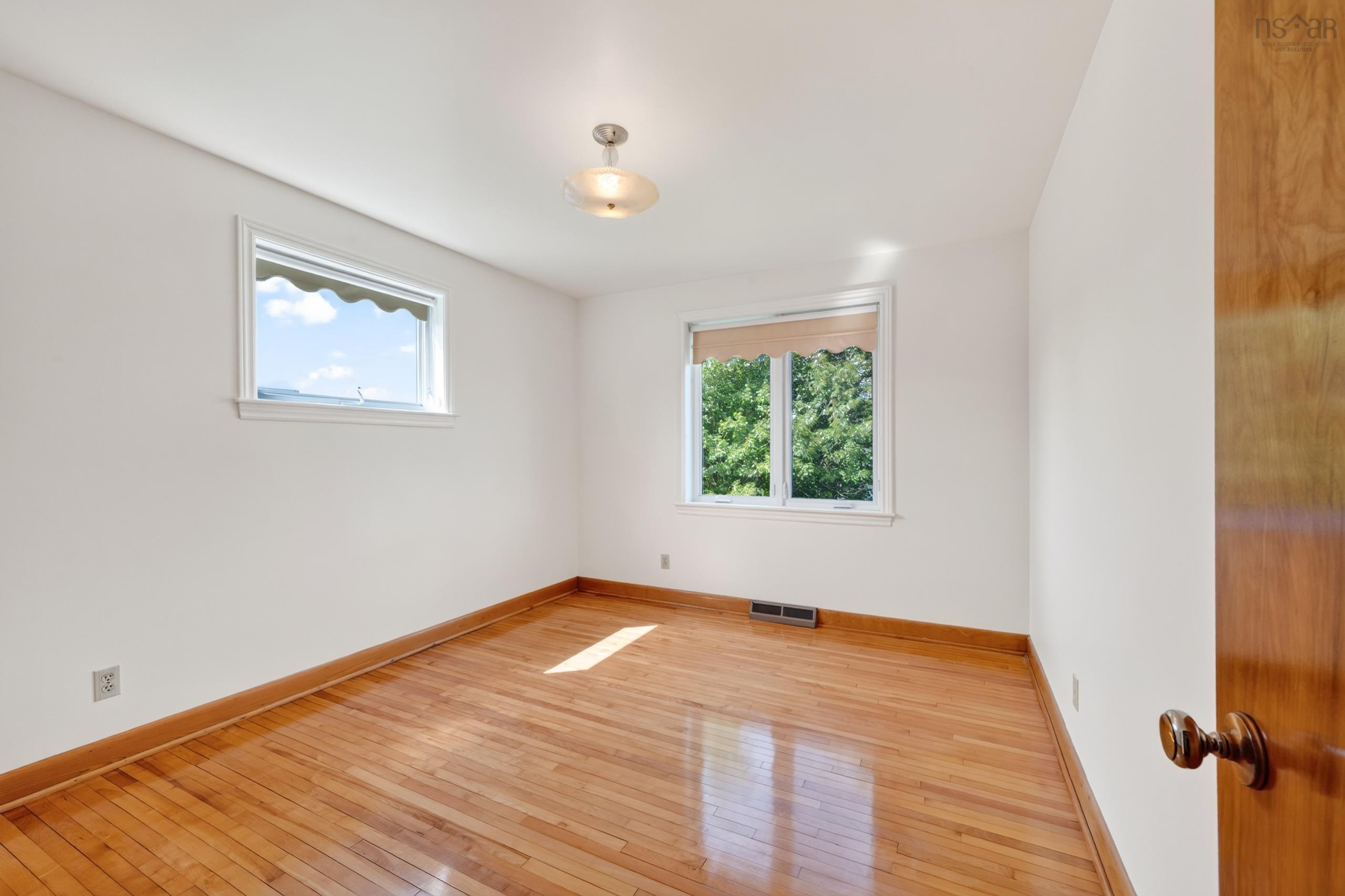 $379,000.00: 2034 Kings Road, Howie Centre