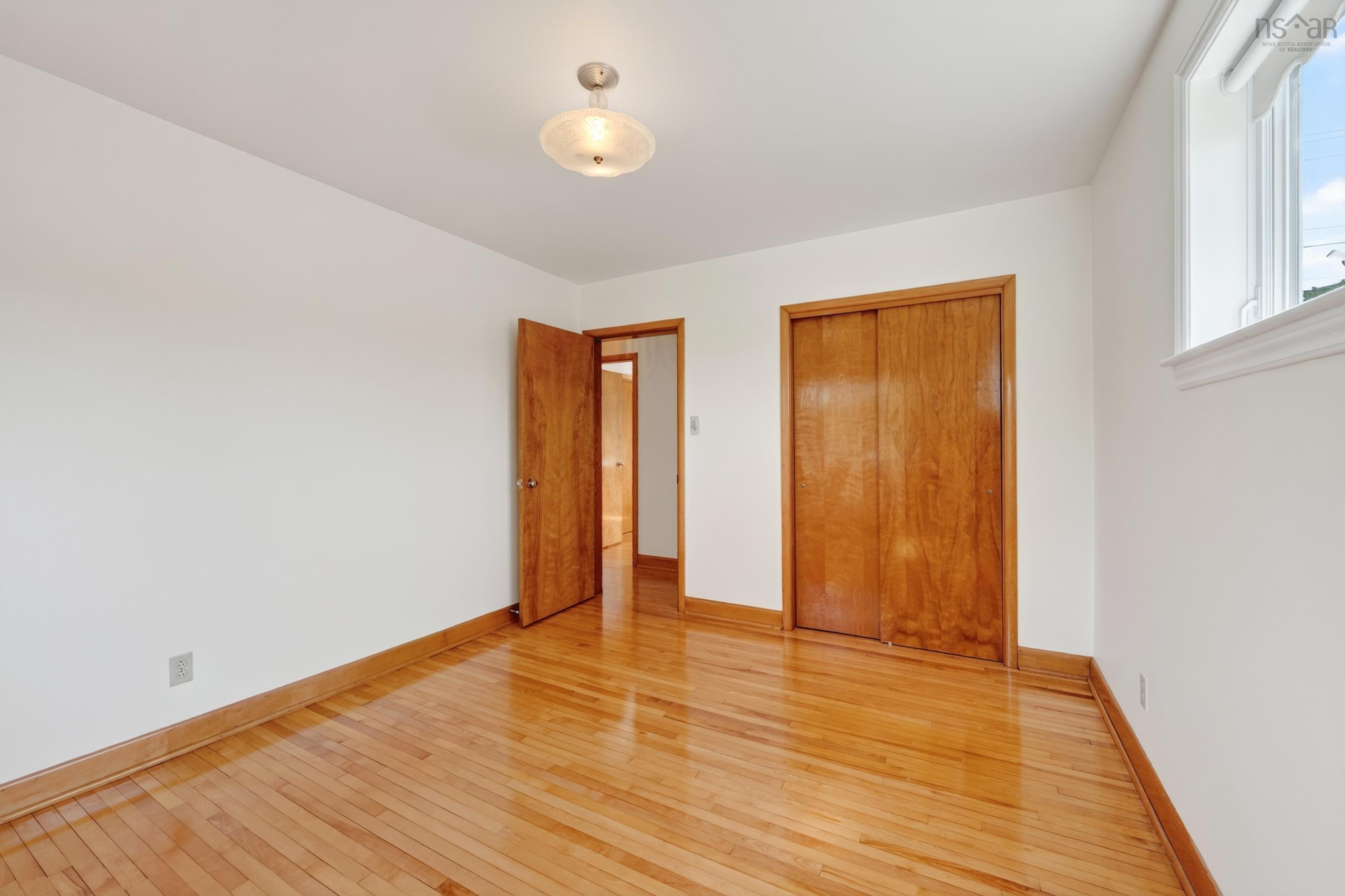 $379,000.00: 2034 Kings Road, Howie Centre