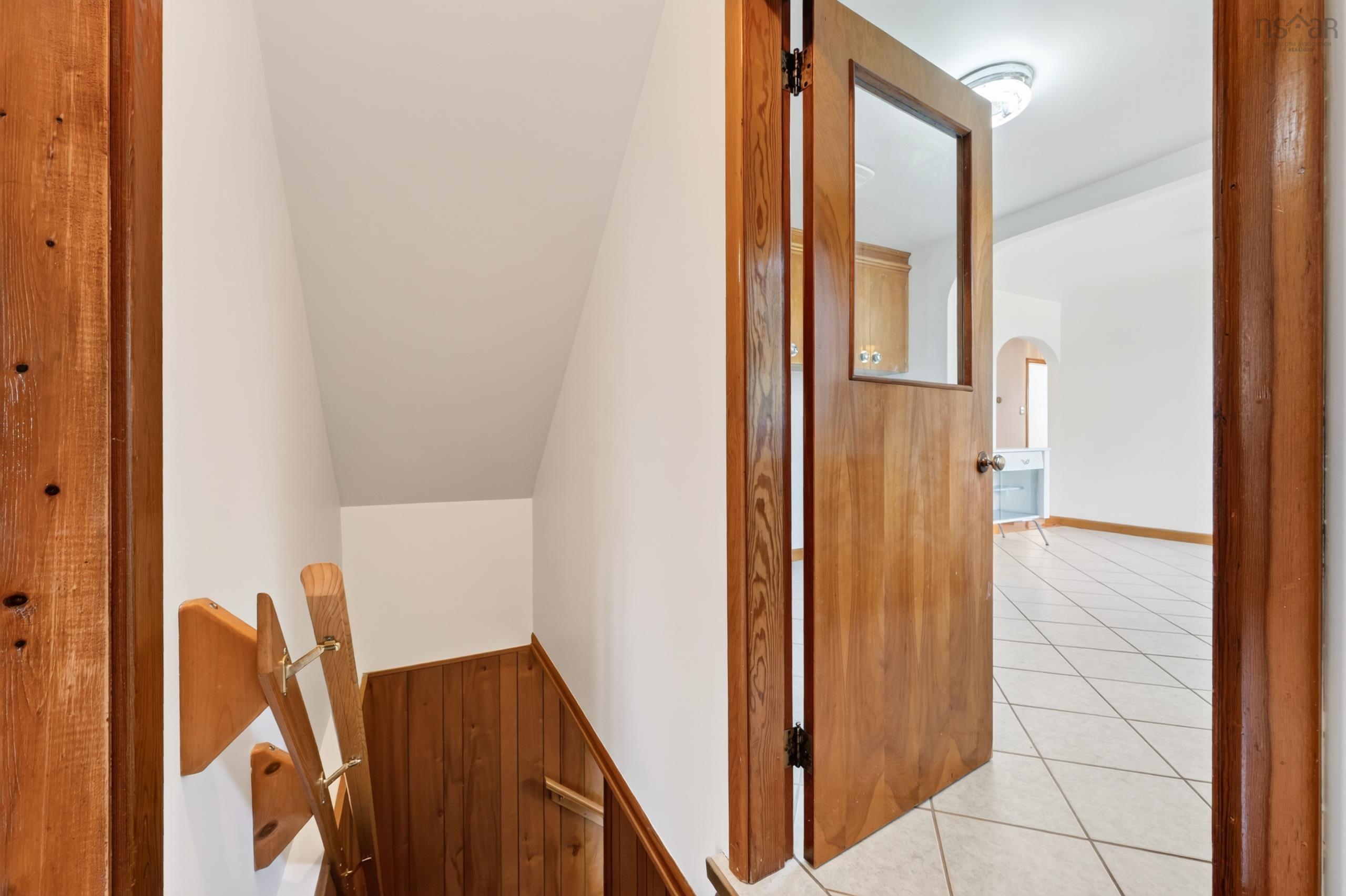 $379,000.00: 2034 Kings Road, Howie Centre