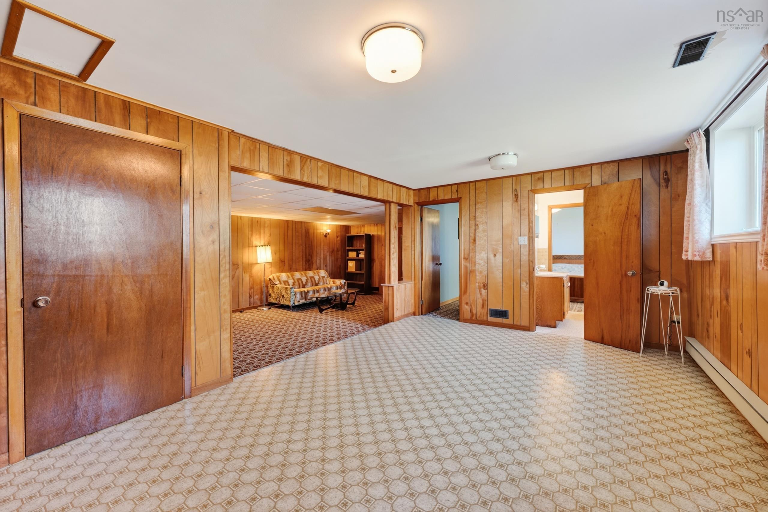 $379,000.00: 2034 Kings Road, Howie Centre