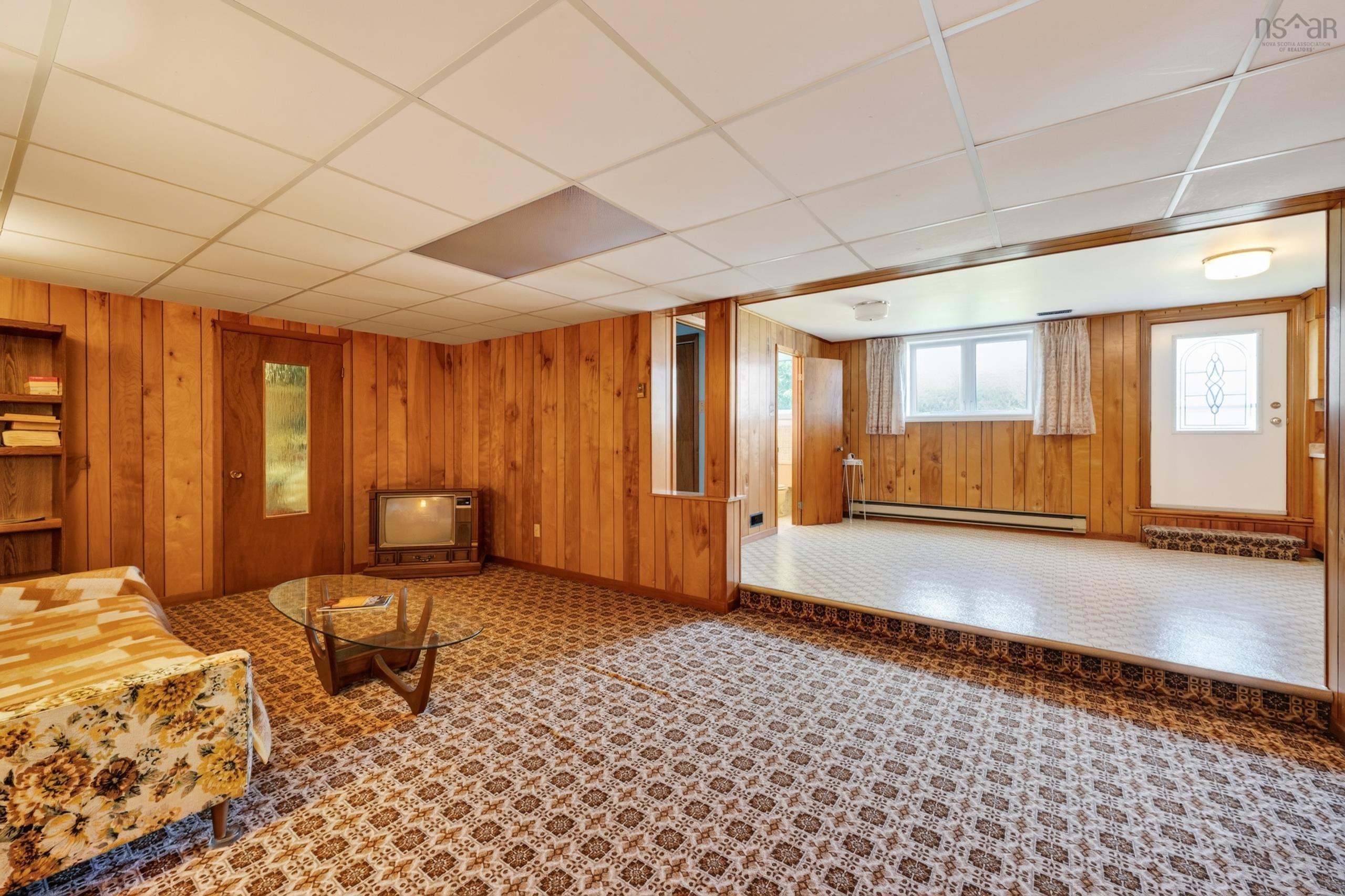 $379,000.00: 2034 Kings Road, Howie Centre