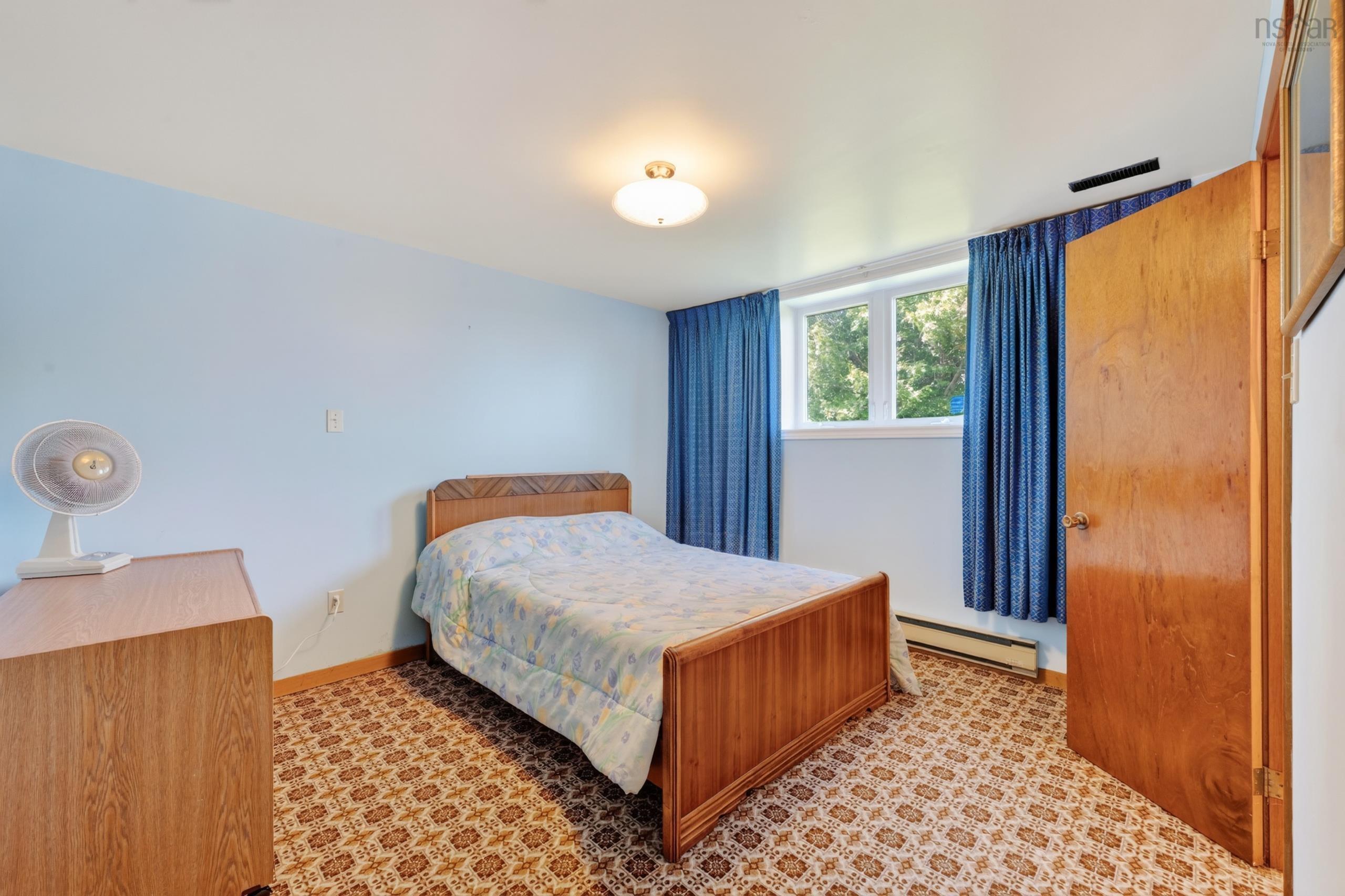 $379,000.00: 2034 Kings Road, Howie Centre
