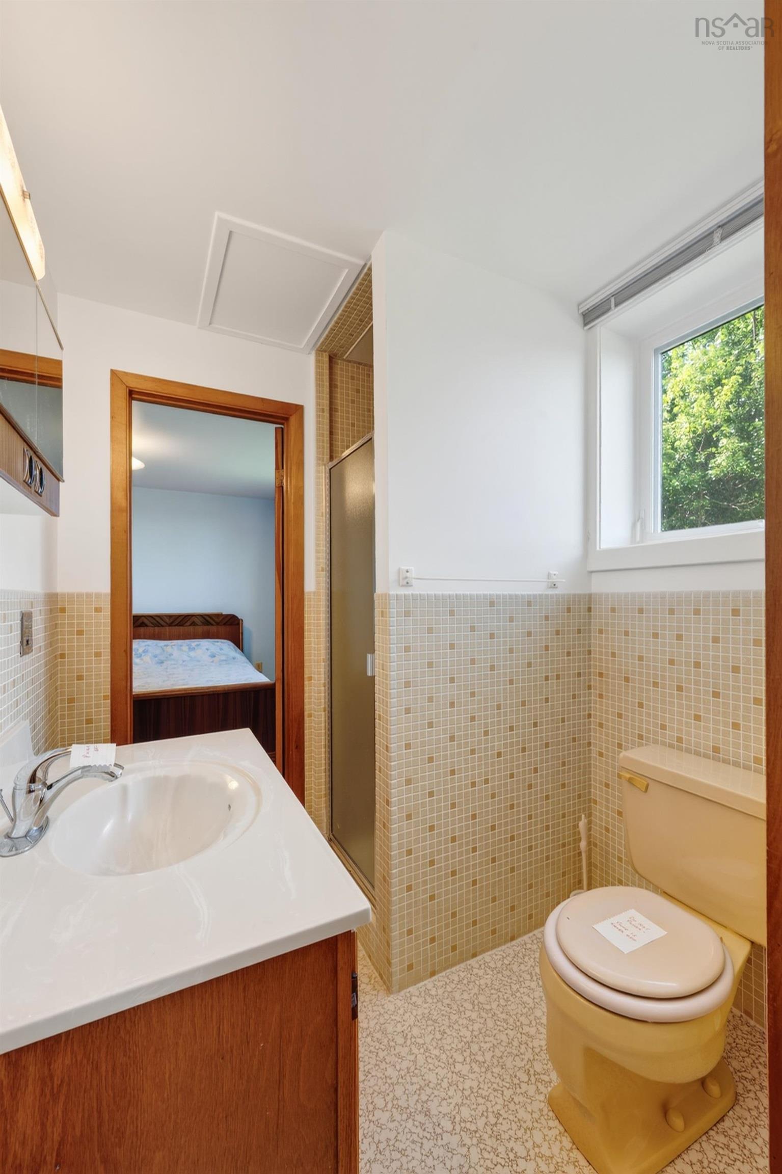 $379,000.00: 2034 Kings Road, Howie Centre