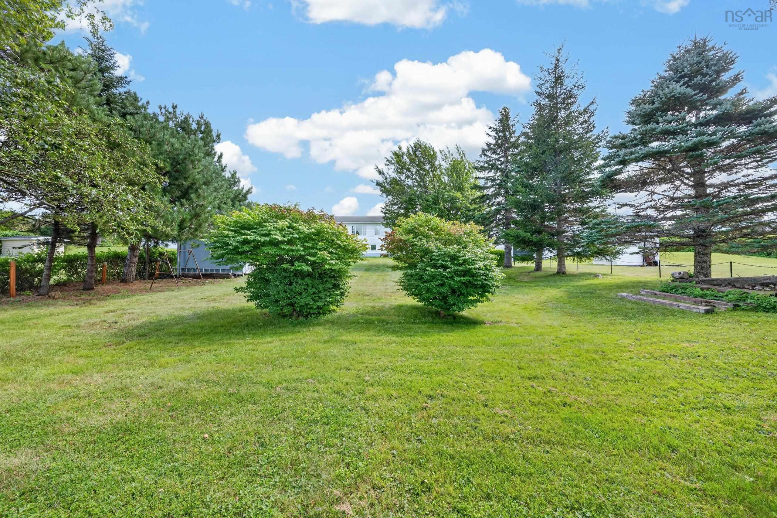 $379,000.00: 2034 Kings Road, Howie Centre