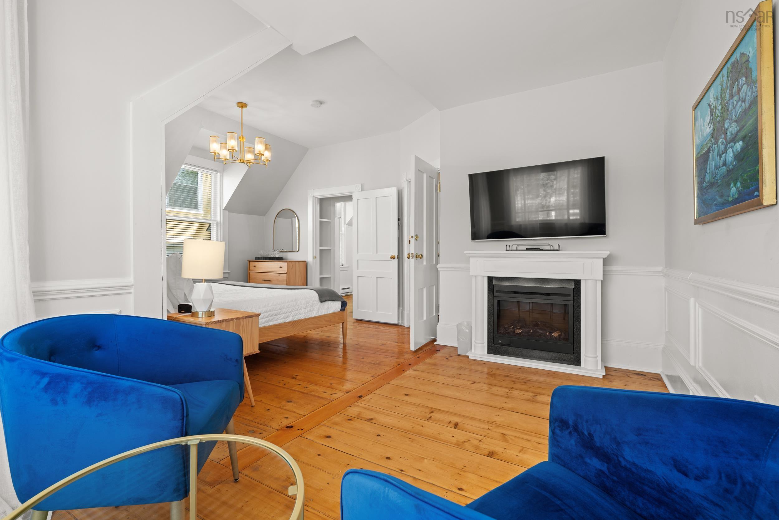 $950,000.00: 558 Main Street, Mahone Bay