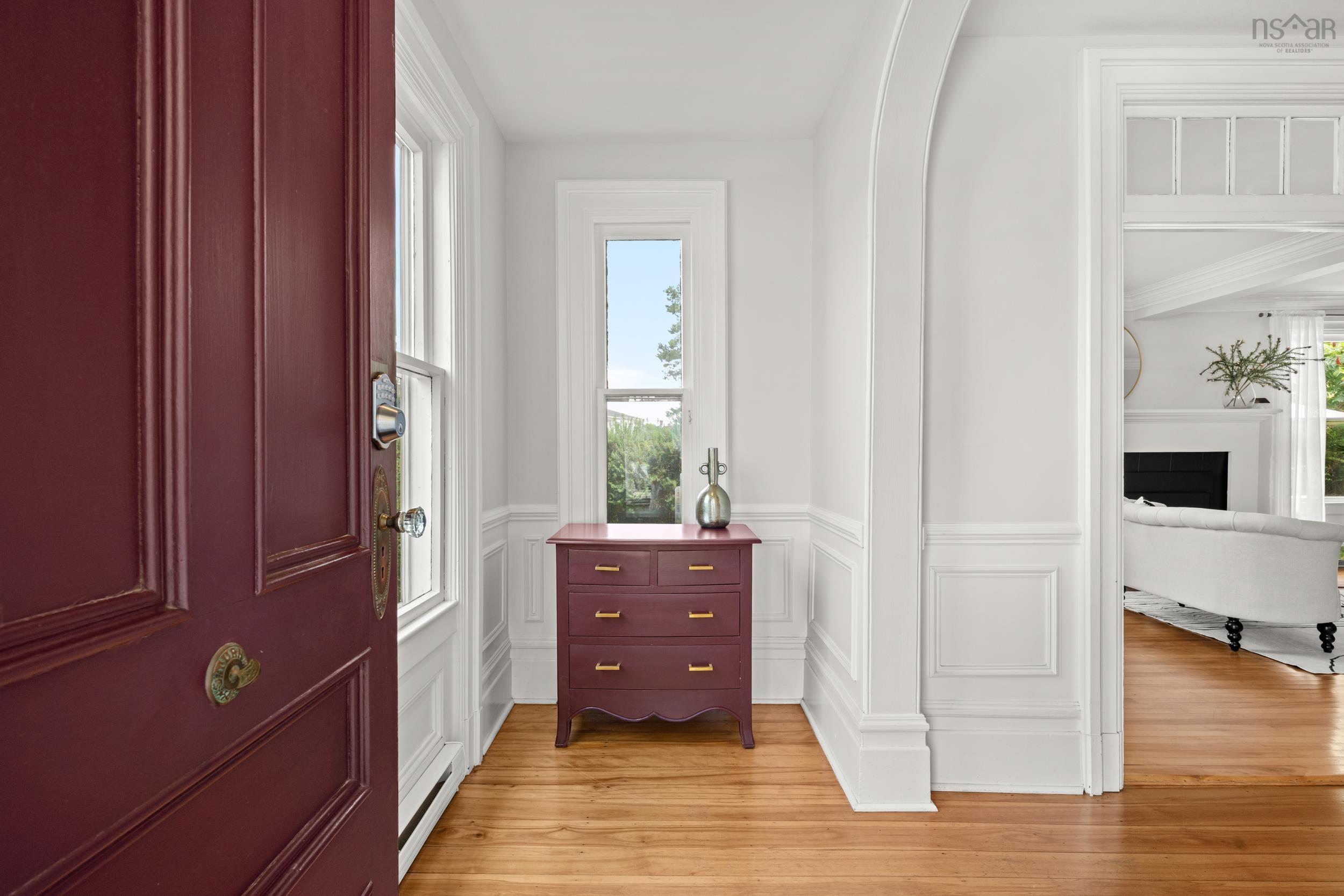 $950,000.00: 558 Main Street, Mahone Bay