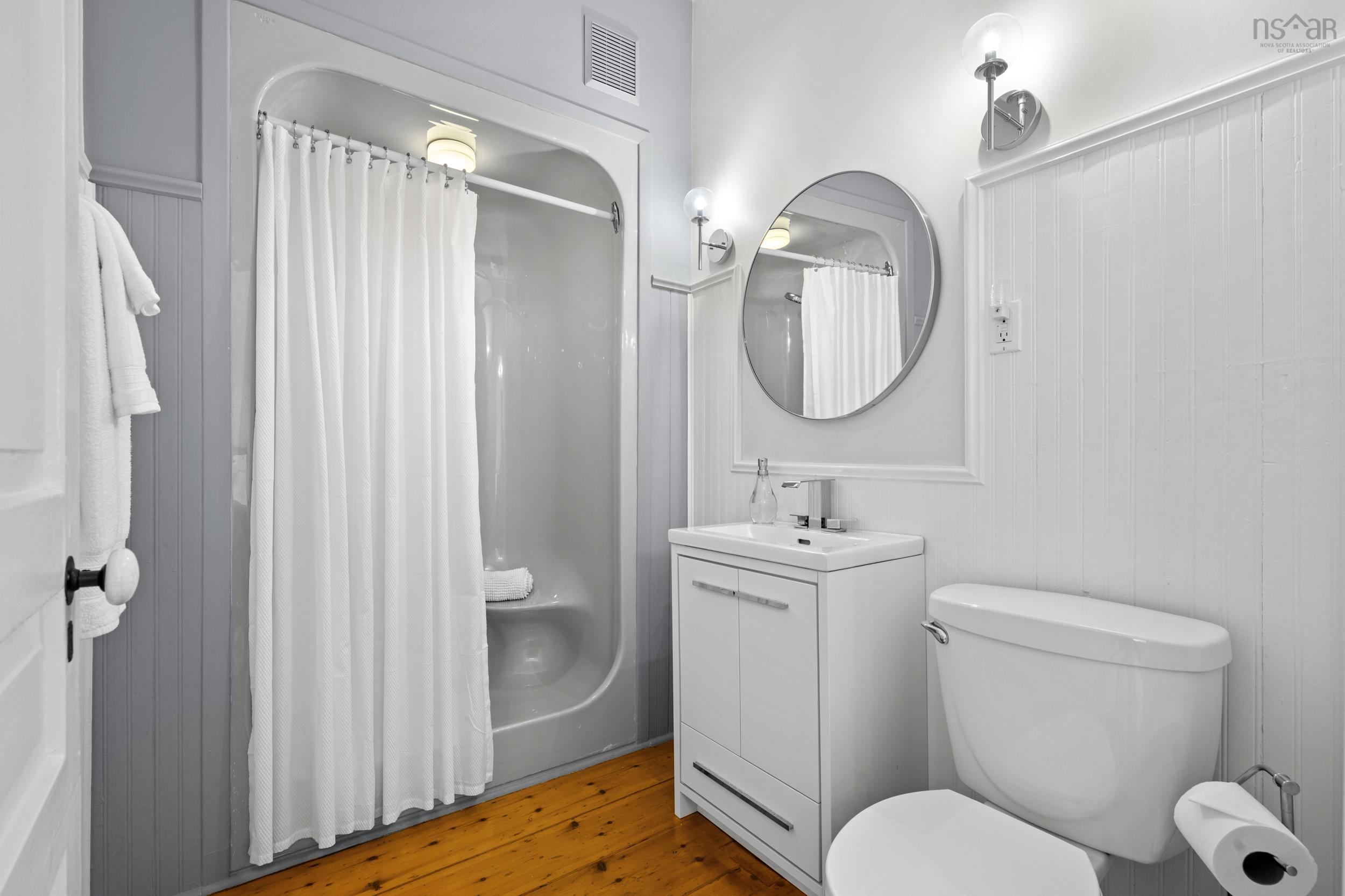 $950,000.00: 558 Main Street, Mahone Bay