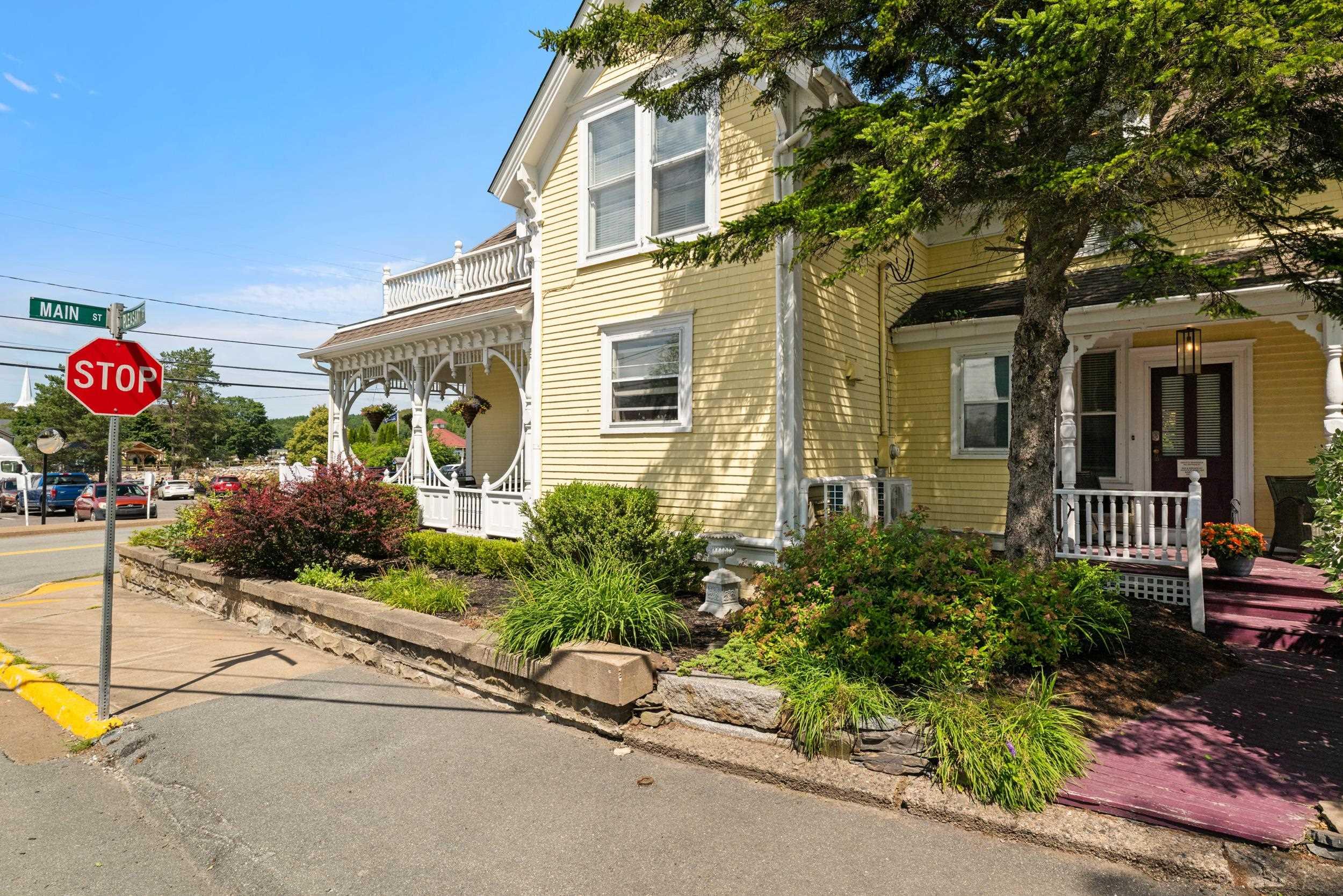 $950,000.00: 558 Main Street, Mahone Bay