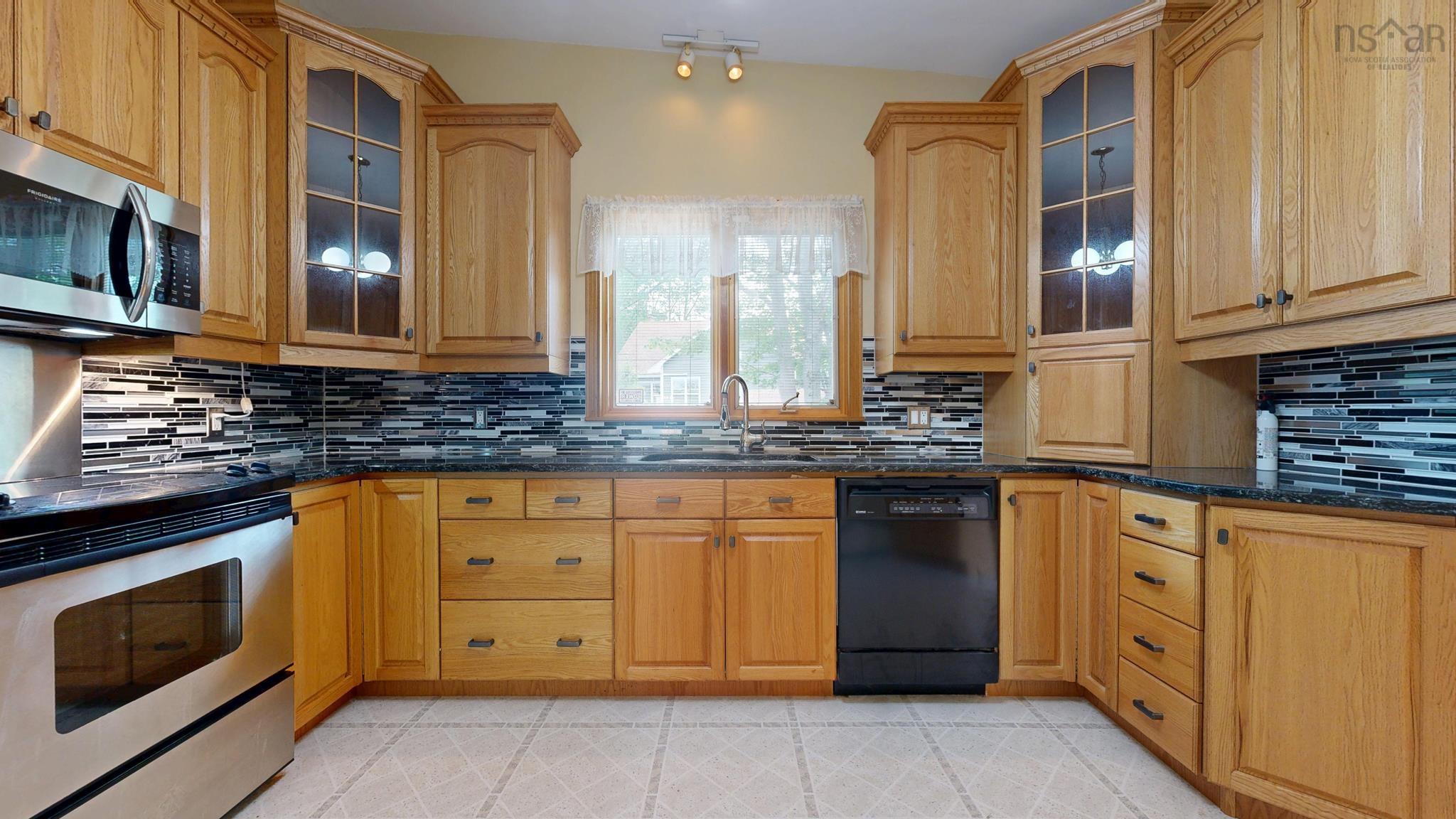 24 Deepwood     Clayton Park Crescent, Clayton Park, NS (MLS 202622315)