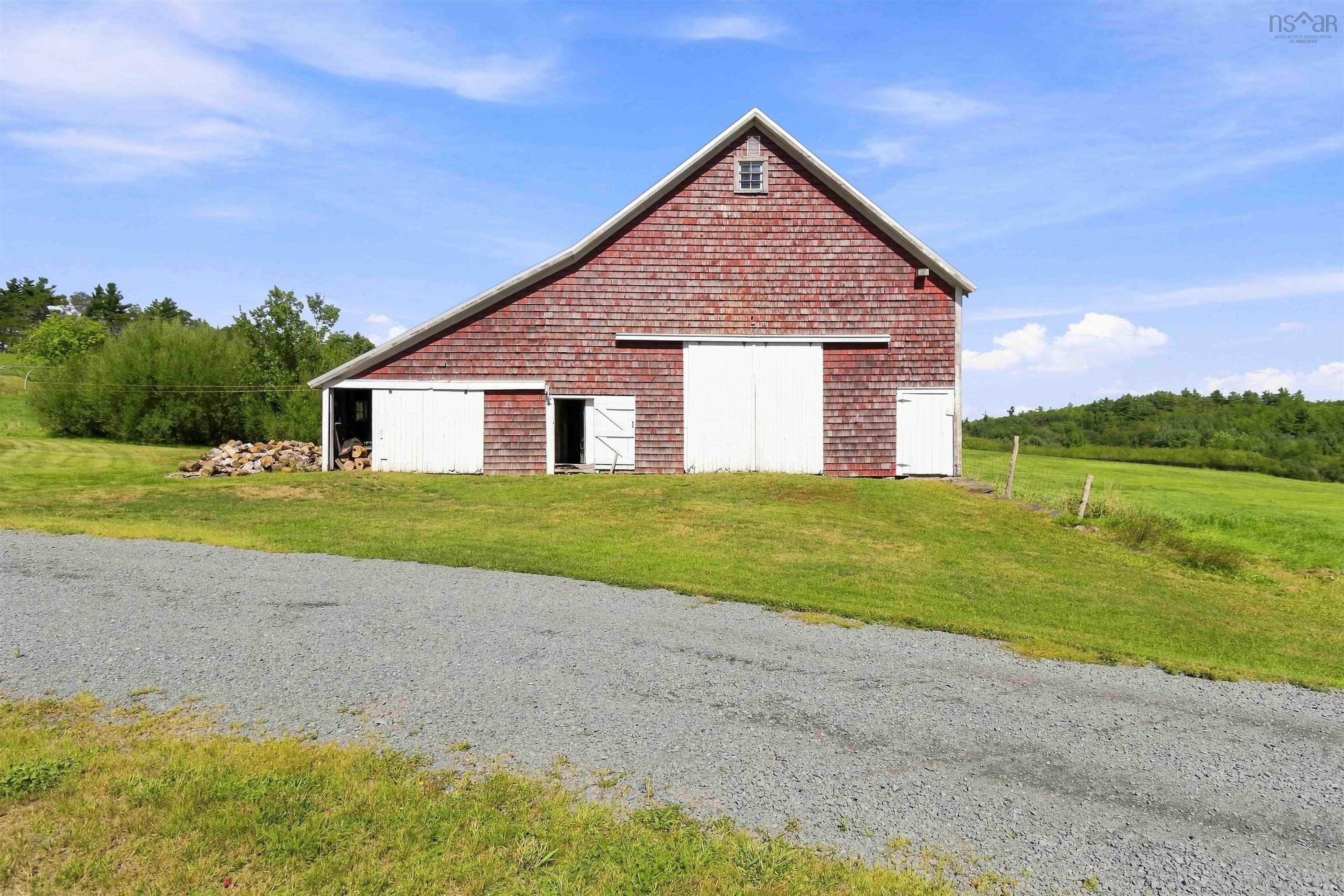 $495,000.00: 9414 Highway 8, Caledonia
