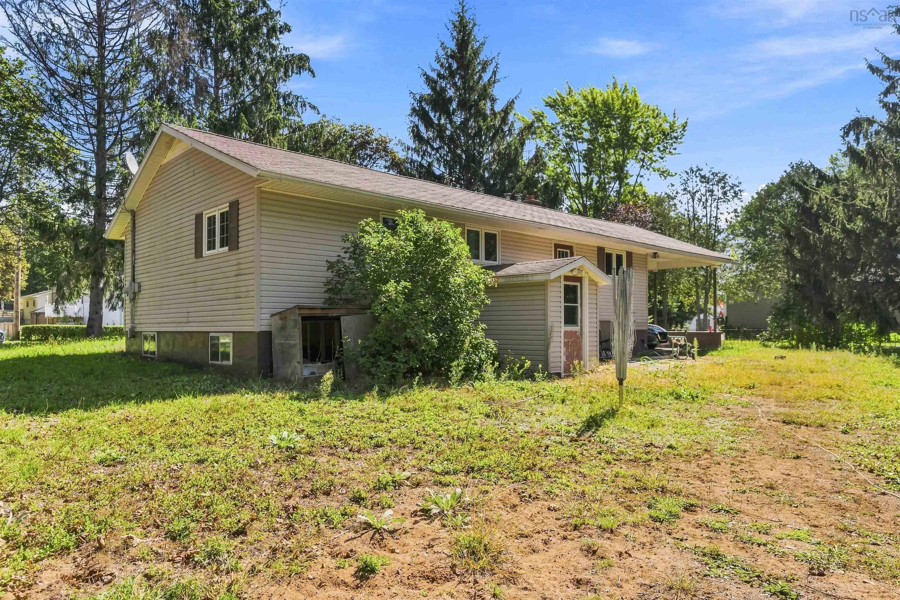 $369,500.00: 1081 Tufts Avenue, Greenwood