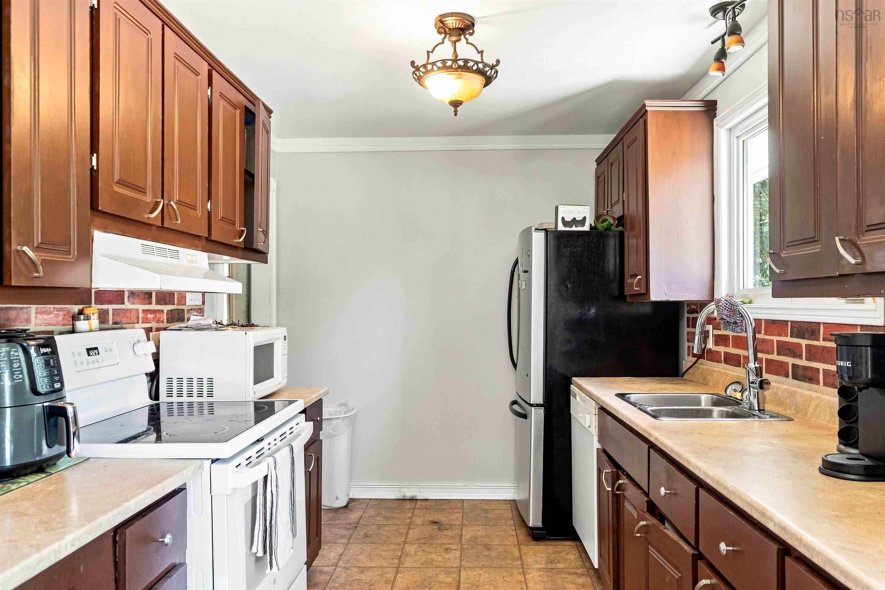 $369,500.00: 1081 Tufts Avenue, Greenwood