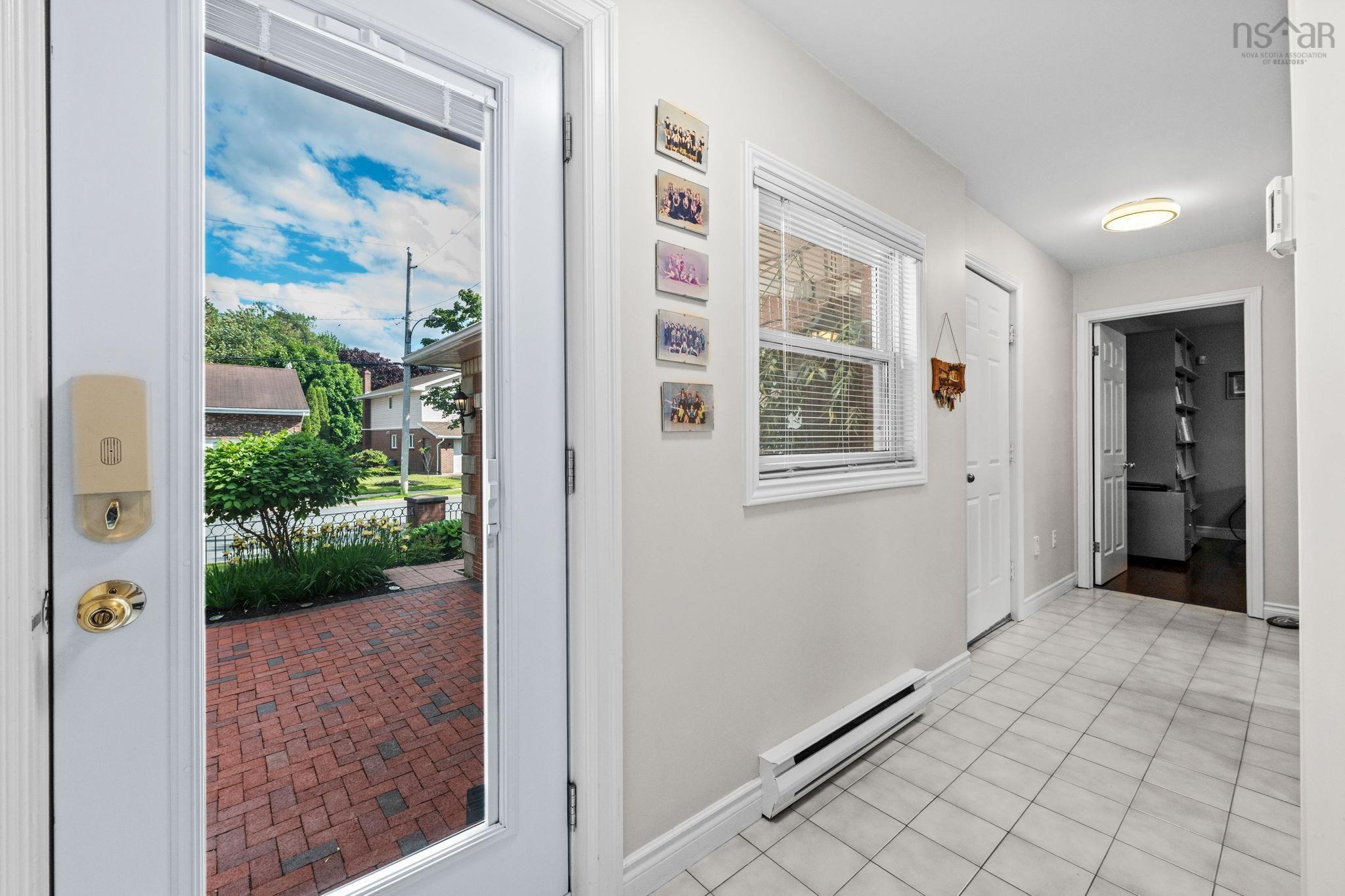 $1,250,000.00: 2 Wendover Close, Halifax Regional Municipality