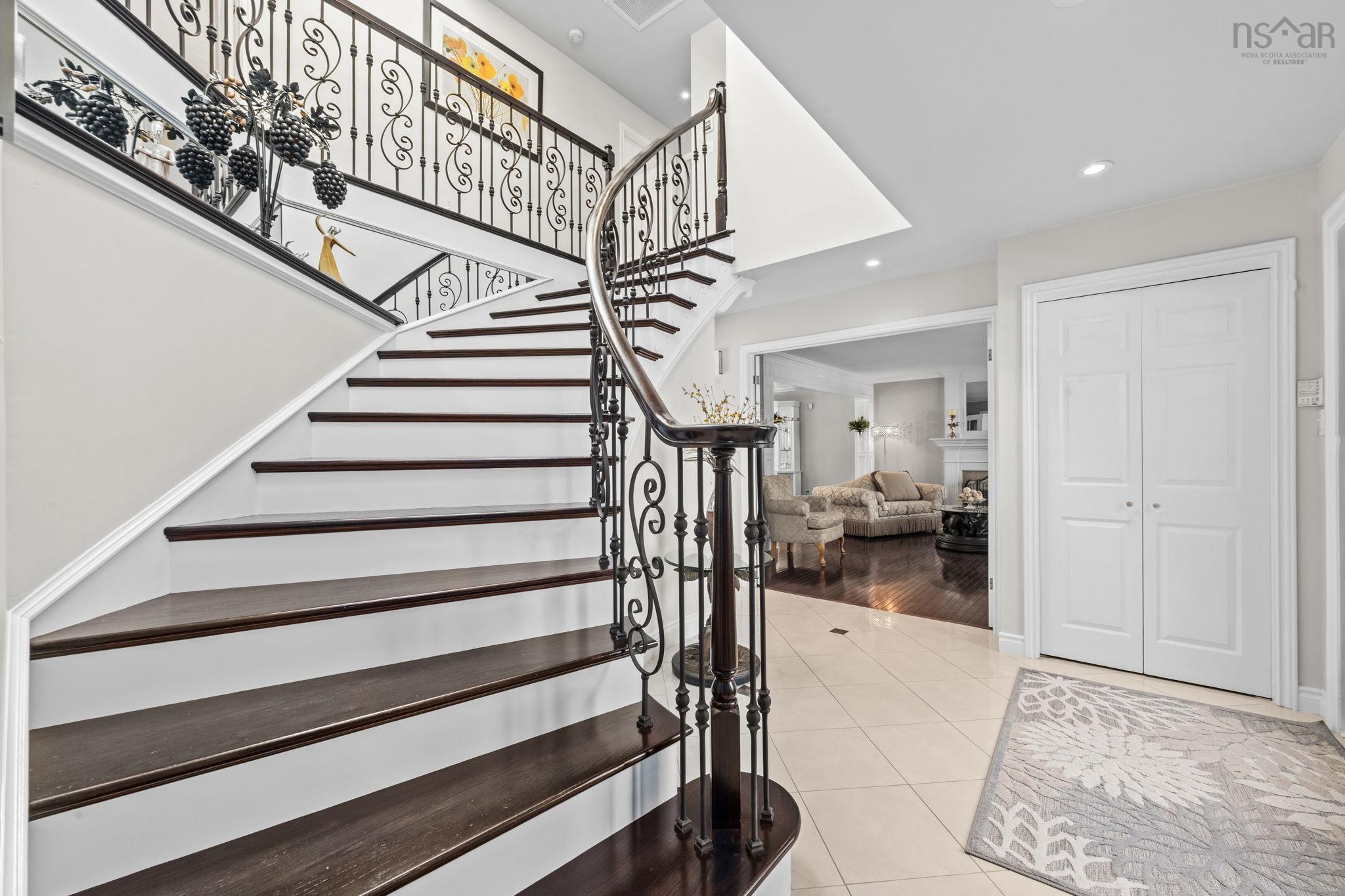 $1,250,000.00: 2 Wendover Close, Halifax Regional Municipality